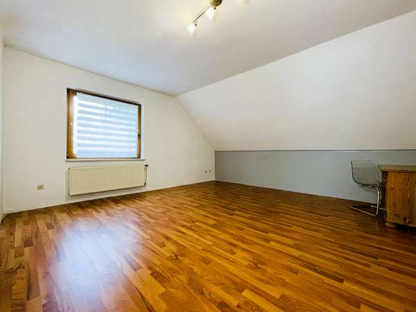 Schlafzimmer DG