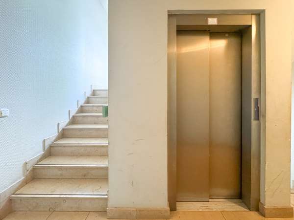 Solide vermietete 3-Zimmer-Wohnung mit Balkon und EBK in Reinickendorf, Foto 2