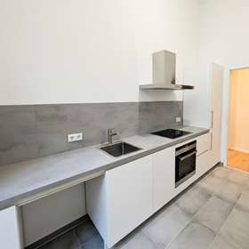 Erstbezug nach Renovierung: 2-Zimmer-Erdgeschosswohnung mit Einbauküche in Wilmersdorf