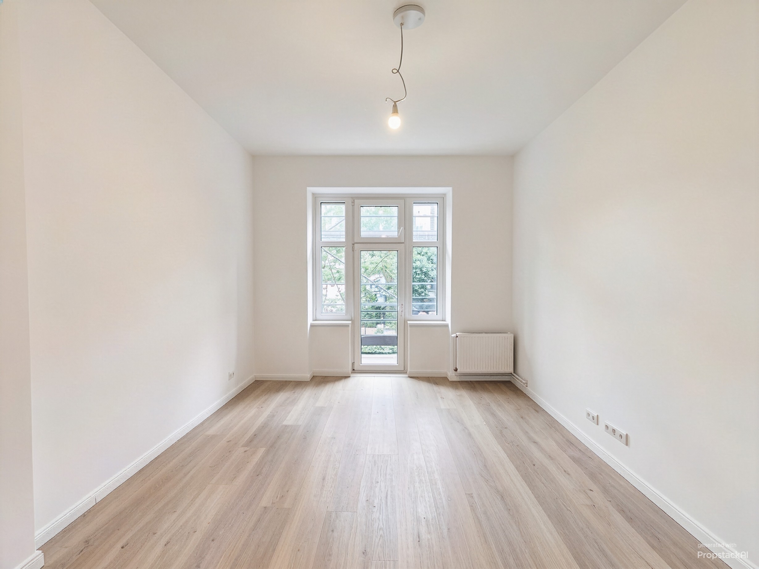 Renovierte 2-Zi. Whg. mit EBK und 2 Balkonen an der Residenzstr.