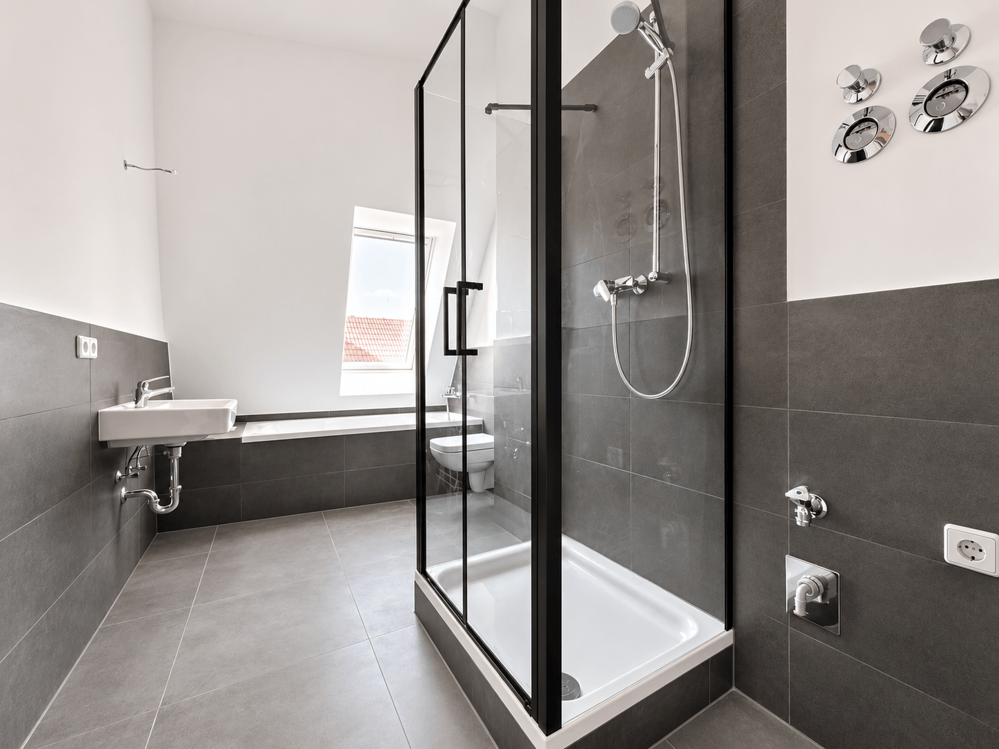Drei-Zimmer-Penthousewohnung - VH DG mi. li.