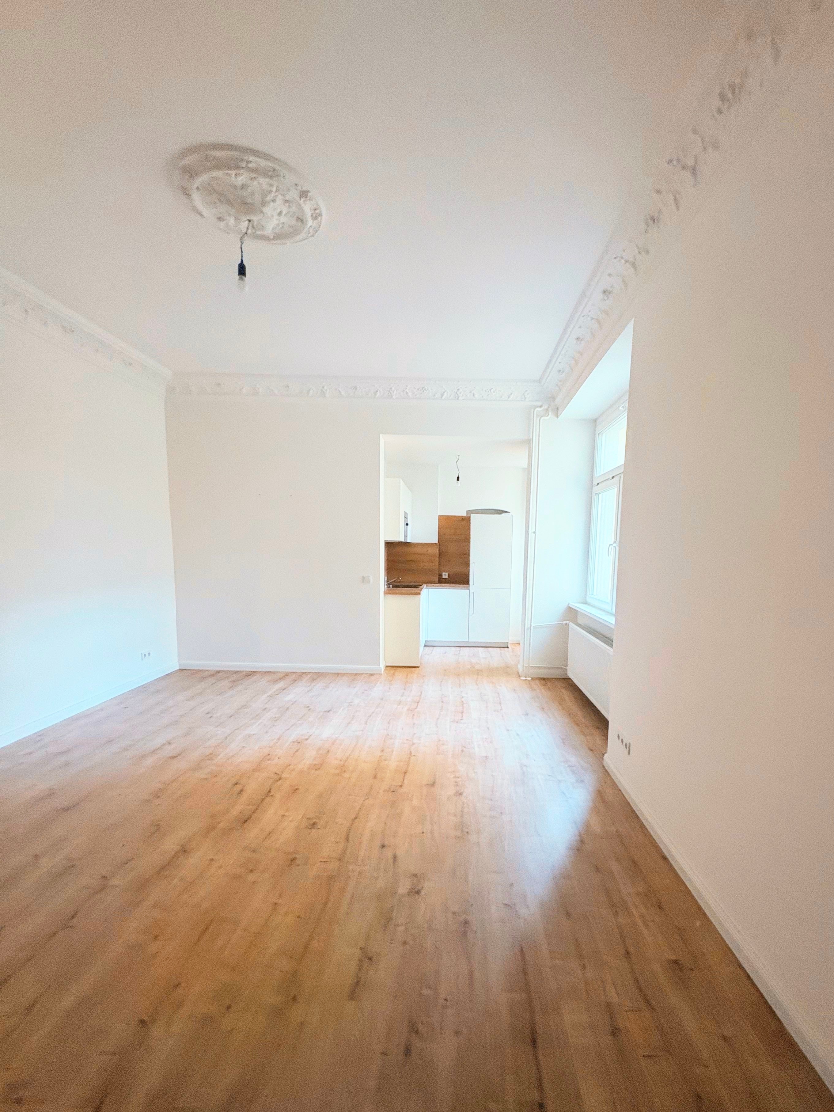 Helle 2-Zimmer-Wohnung in Berlin-Moabit mit moderner Einbauküche