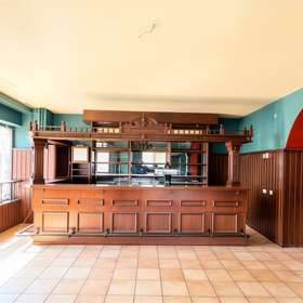Bar / Kneipe / Gastropub: Eckobjekt mit Bestandsgastronomie & Außenbestuhlung im Charlottenburg