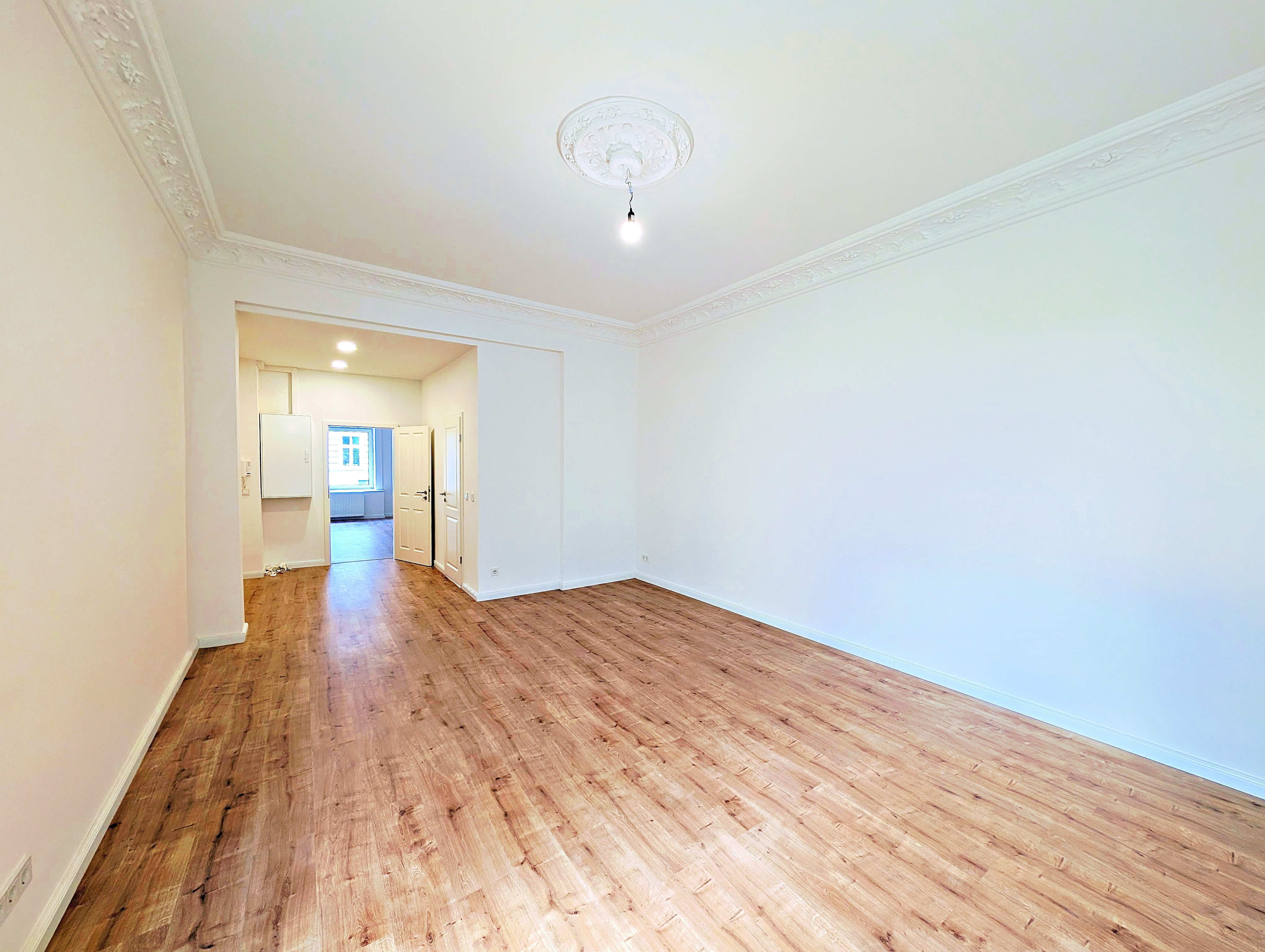 Helle 2-Zimmer-Wohnung in Berlin-Moabit mit moderner Einbauküche