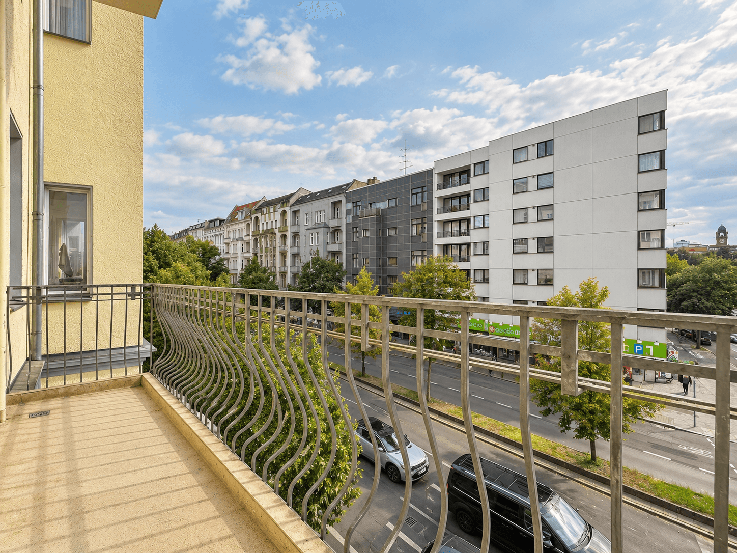 Großzügige-Zwei-Zimmer-Wohnung - H I 2.OG li.