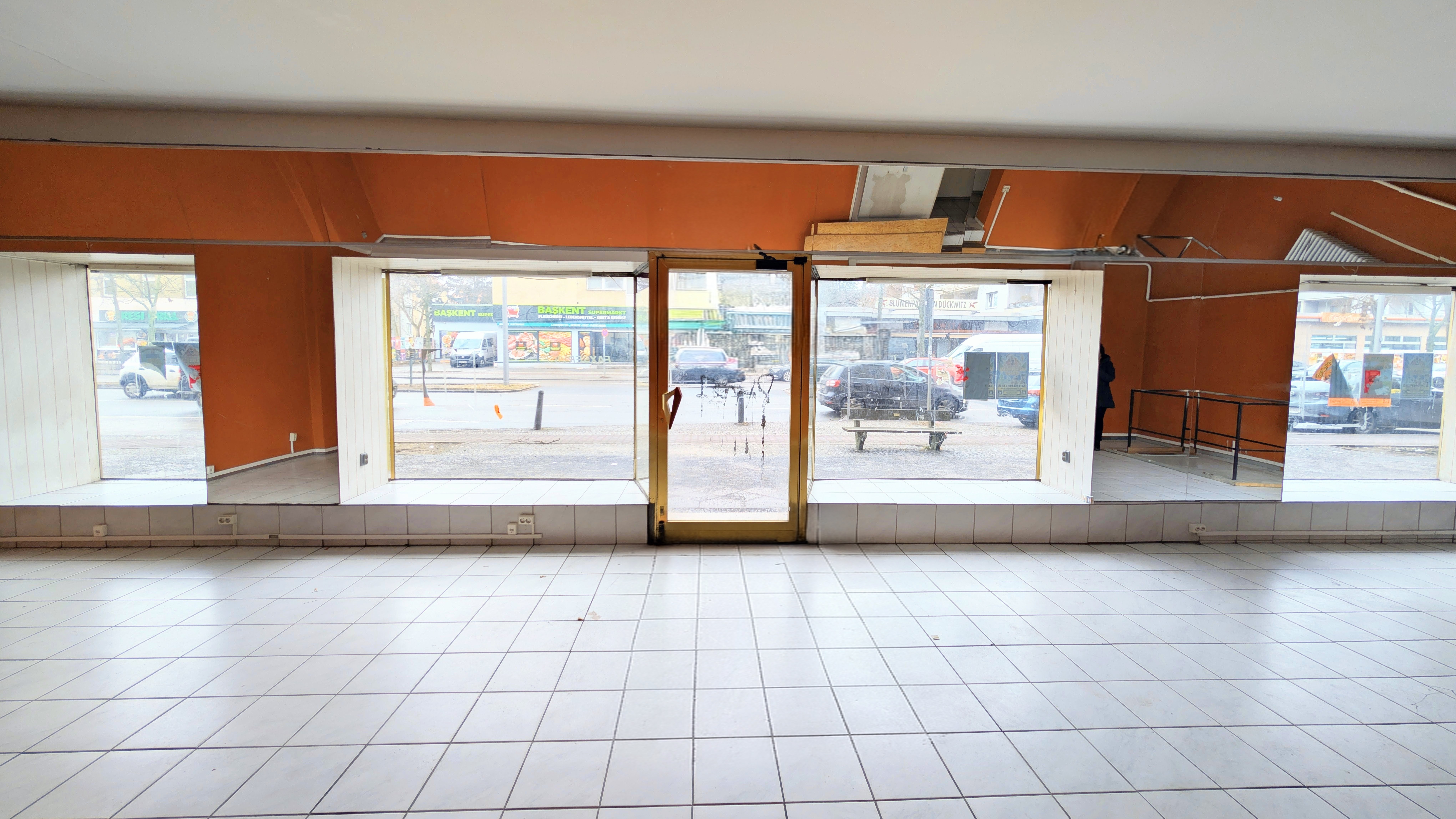 Direkt auf der Residenzstraße – provisionsfreie Ladenfläche mit ca. 20 m Front