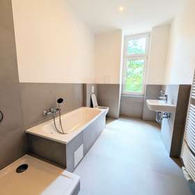 Erstbezug nach Sanierung: 3-Zimmer-Wohnung mit Balkon und Weißensee-Blick