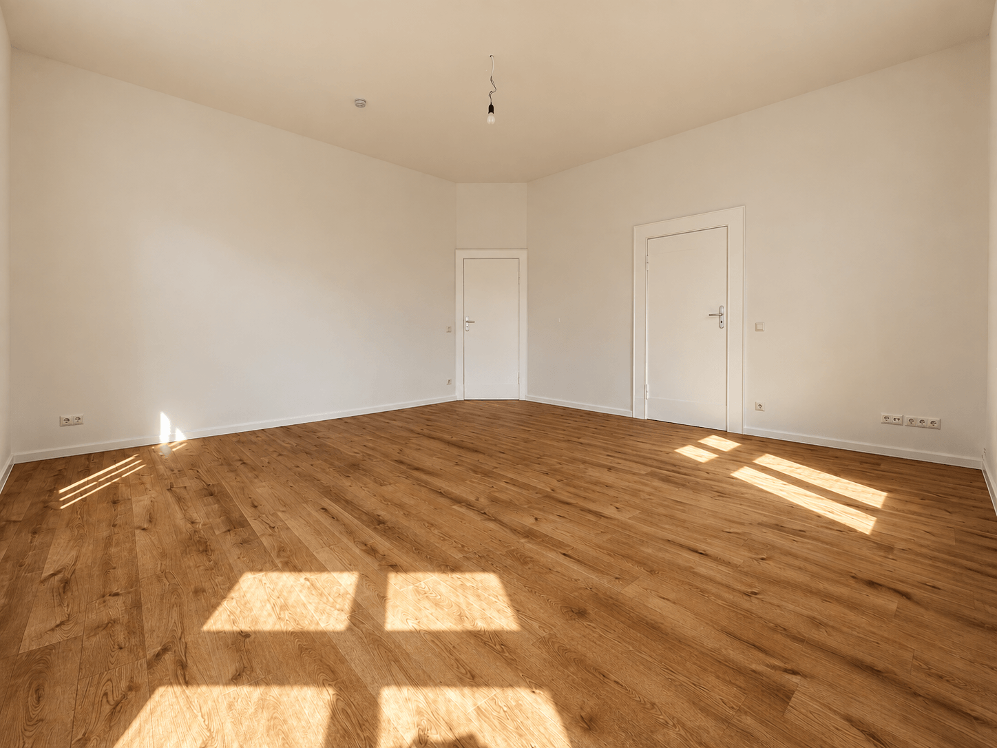 Großzügige-Zwei-Zimmer-Wohnung - H I 2.OG li.
