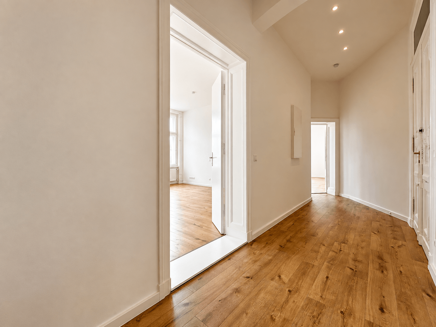 Großzügige-Zwei-Zimmer-Wohnung - H I 2.OG li.