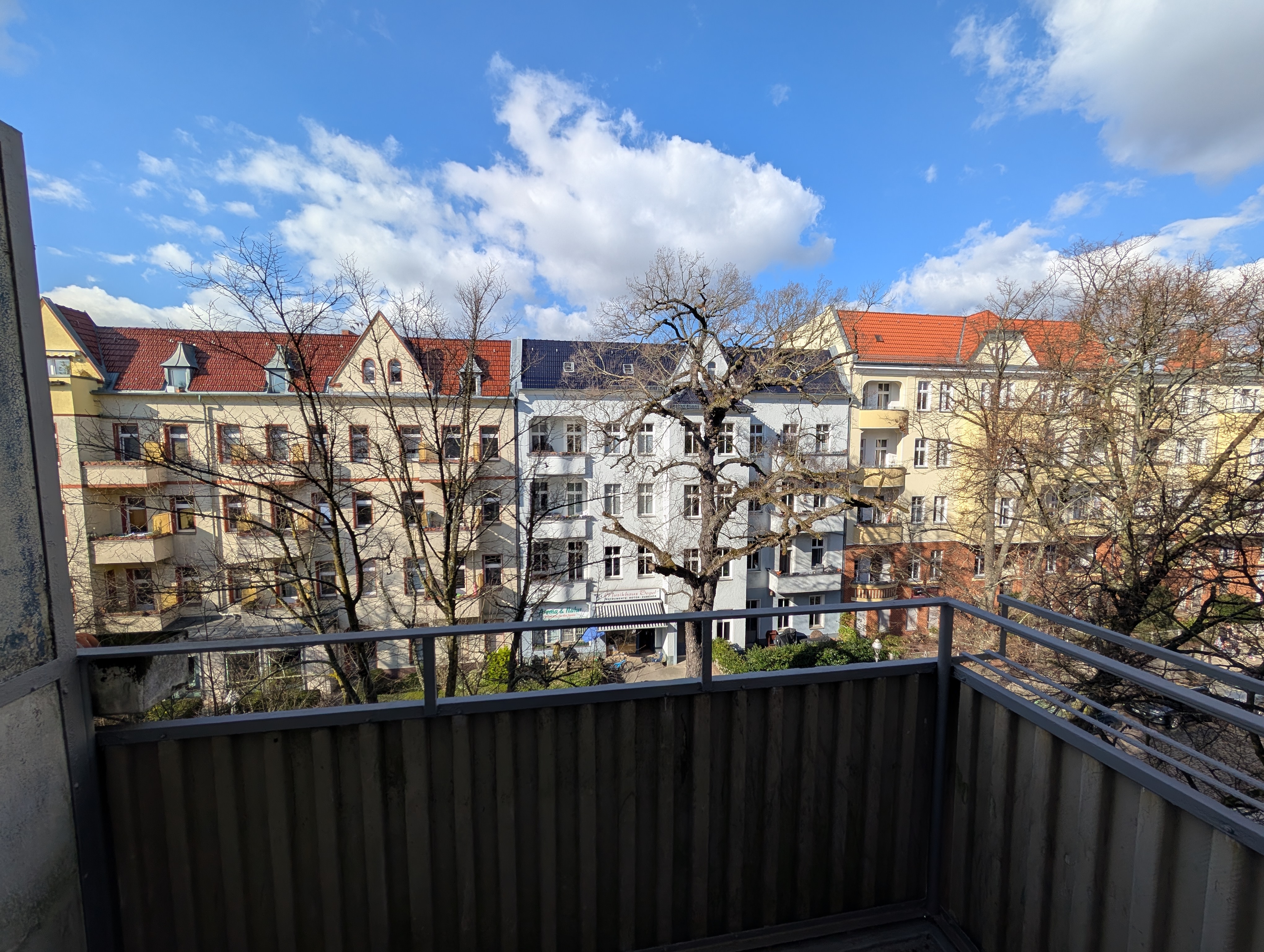 2-Zimmer-Wohnung mit Balkon, Abstellraum und Einbauküche direkt gegenüber der Hallen am Borsigturm