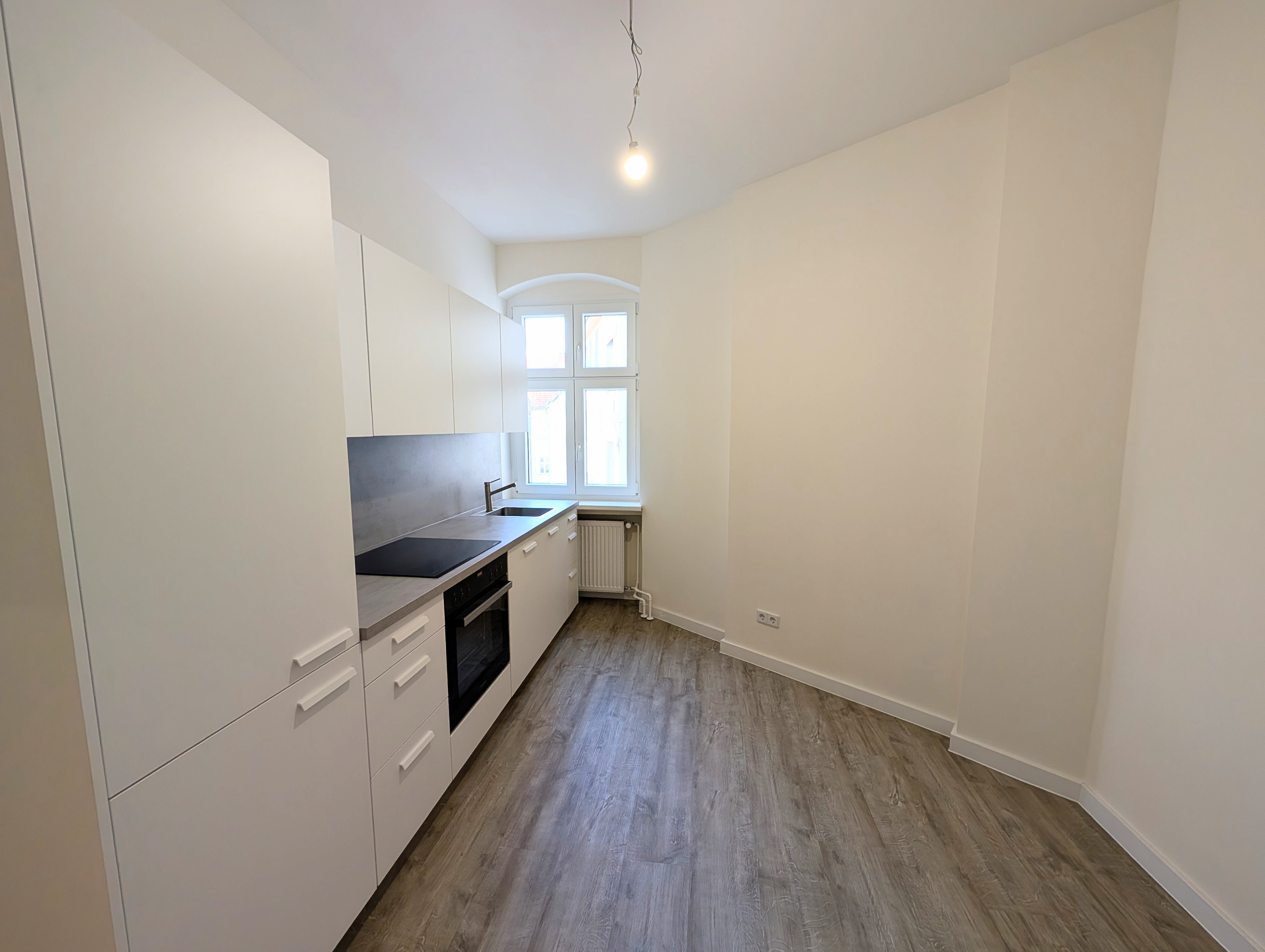 2-Zimmer-Wohnung mit Balkon, Abstellraum und Einbauküche direkt gegenüber der Hallen am Borsigturm