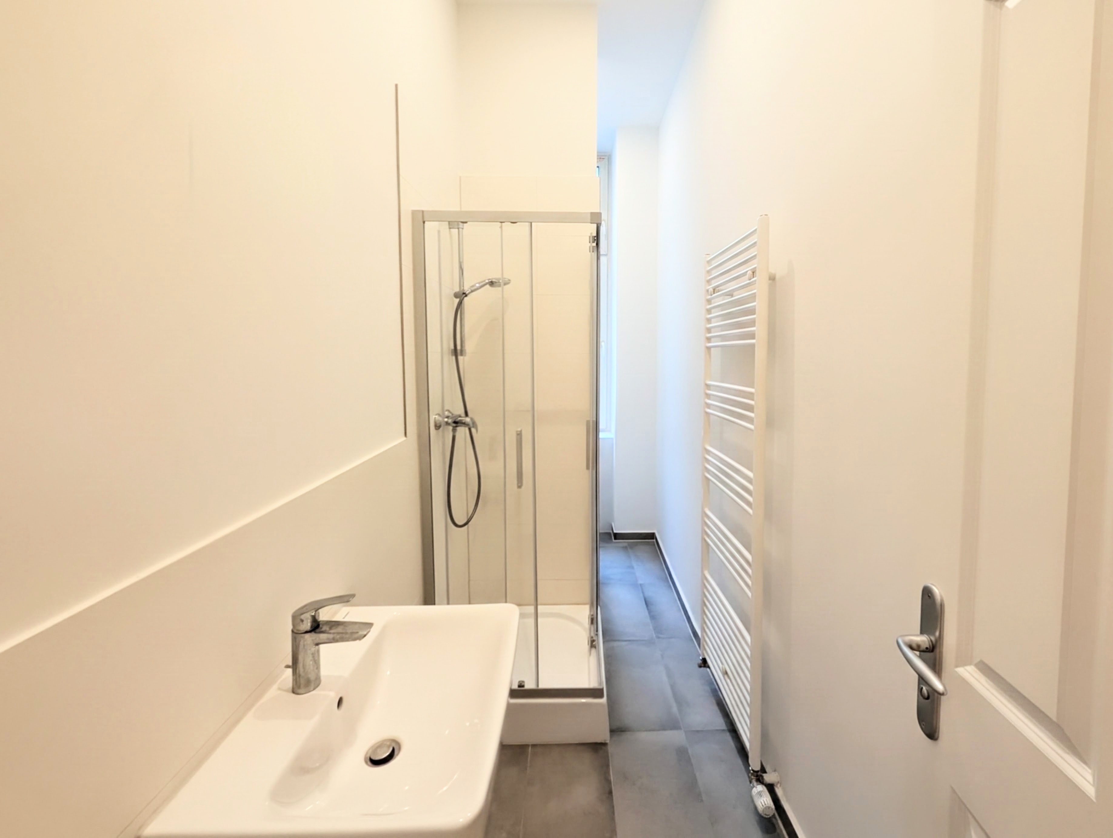 Erstbezug nach Renovierung: 2-Zimmer-Erdgeschosswohnung mit Einbauküche in Wilmersdorf