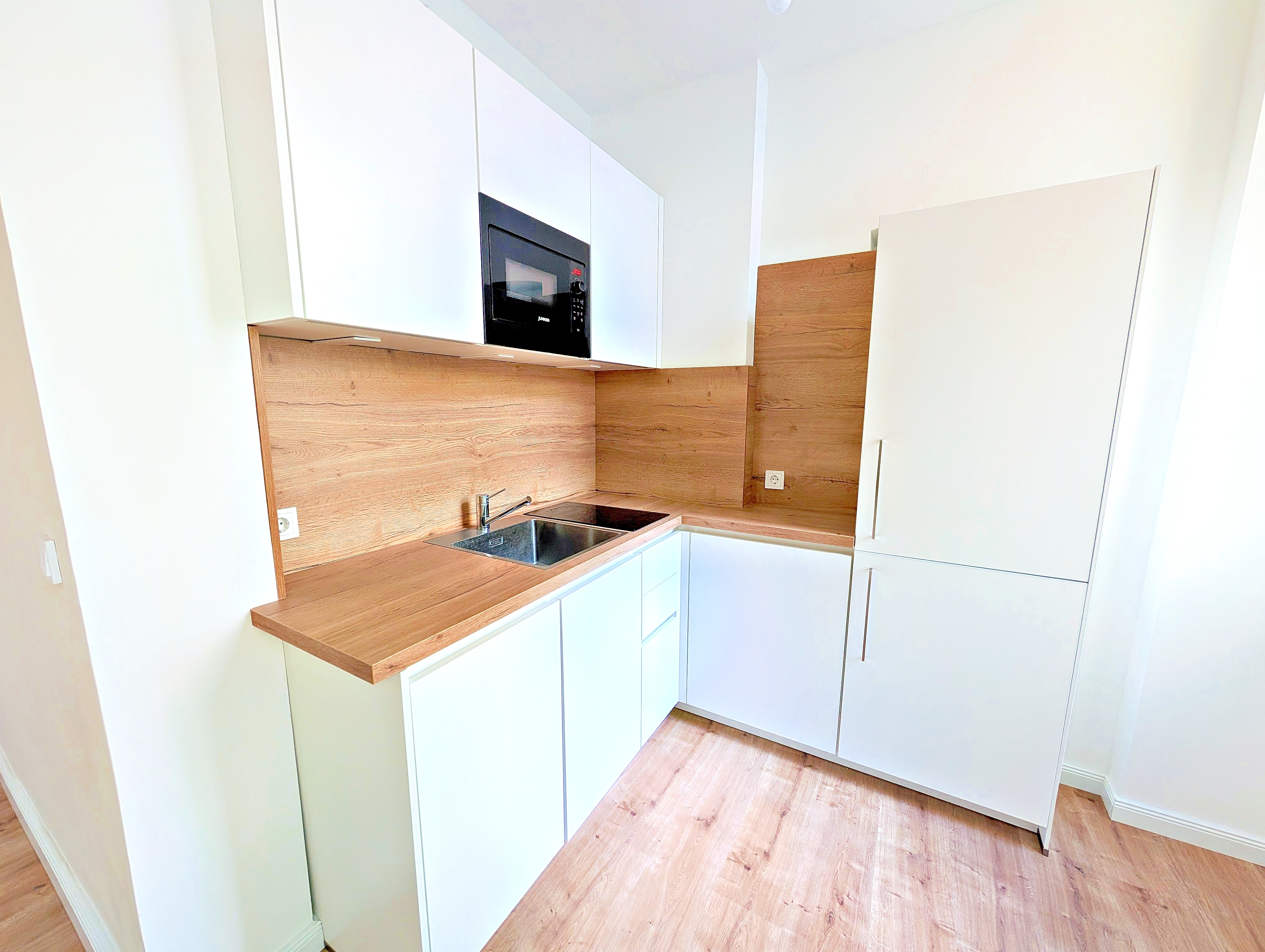 Helle 2-Zimmer-Wohnung in Berlin-Moabit mit moderner Einbauküche
