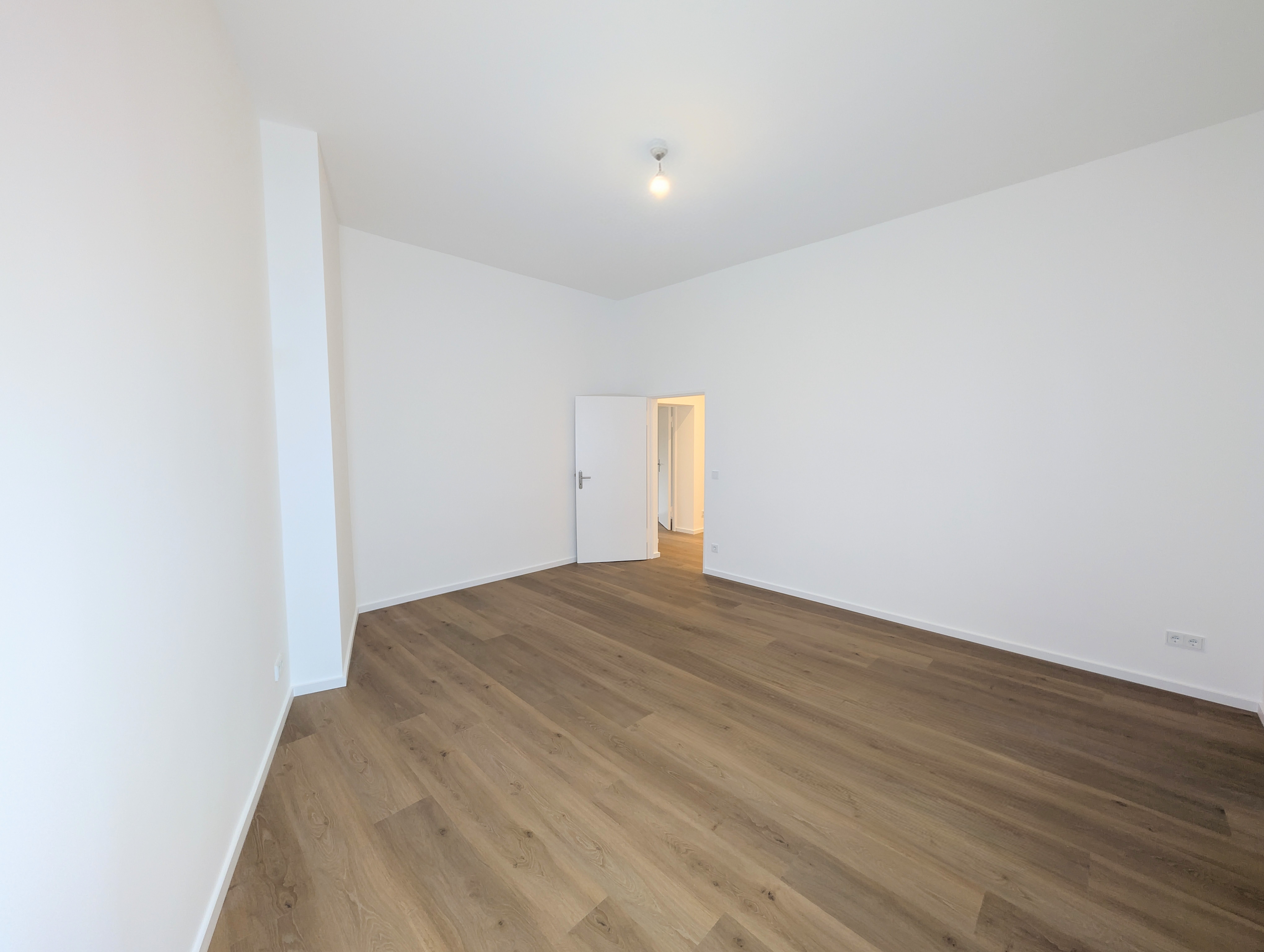 2-Zimmer-Wohnung Berlin-Tegel | Balkon | Neue Einbauküche | Top-Lage Berliner Straße