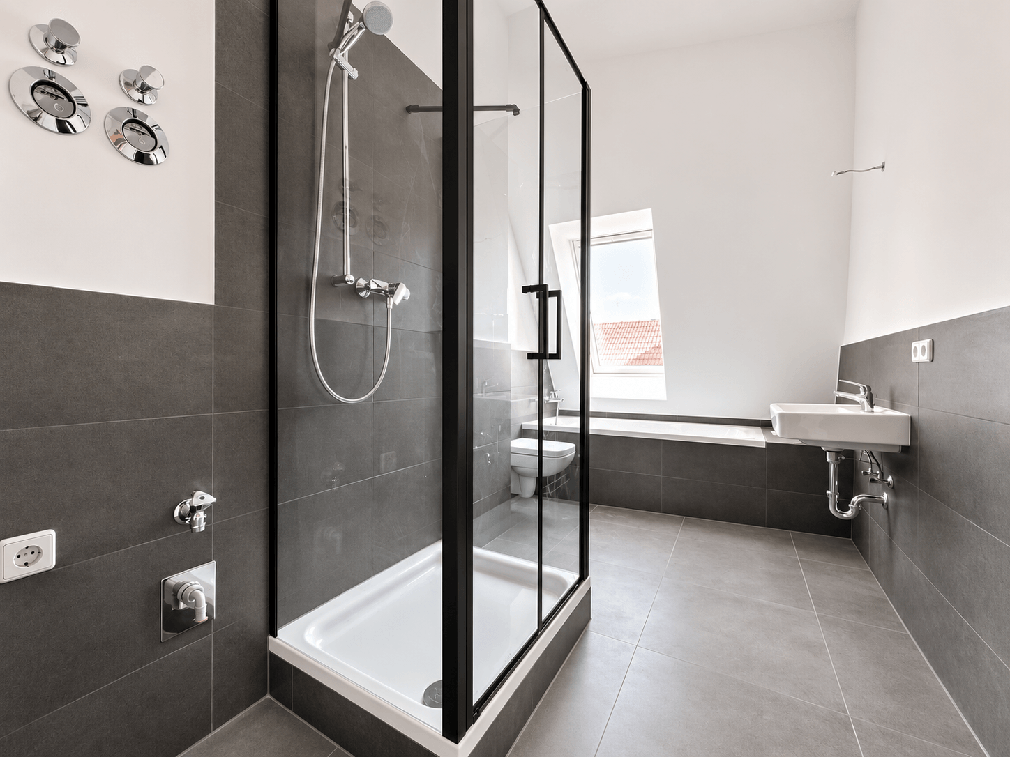 Drei-Zimmer-Penthousewohnung - VH DG mi. li.