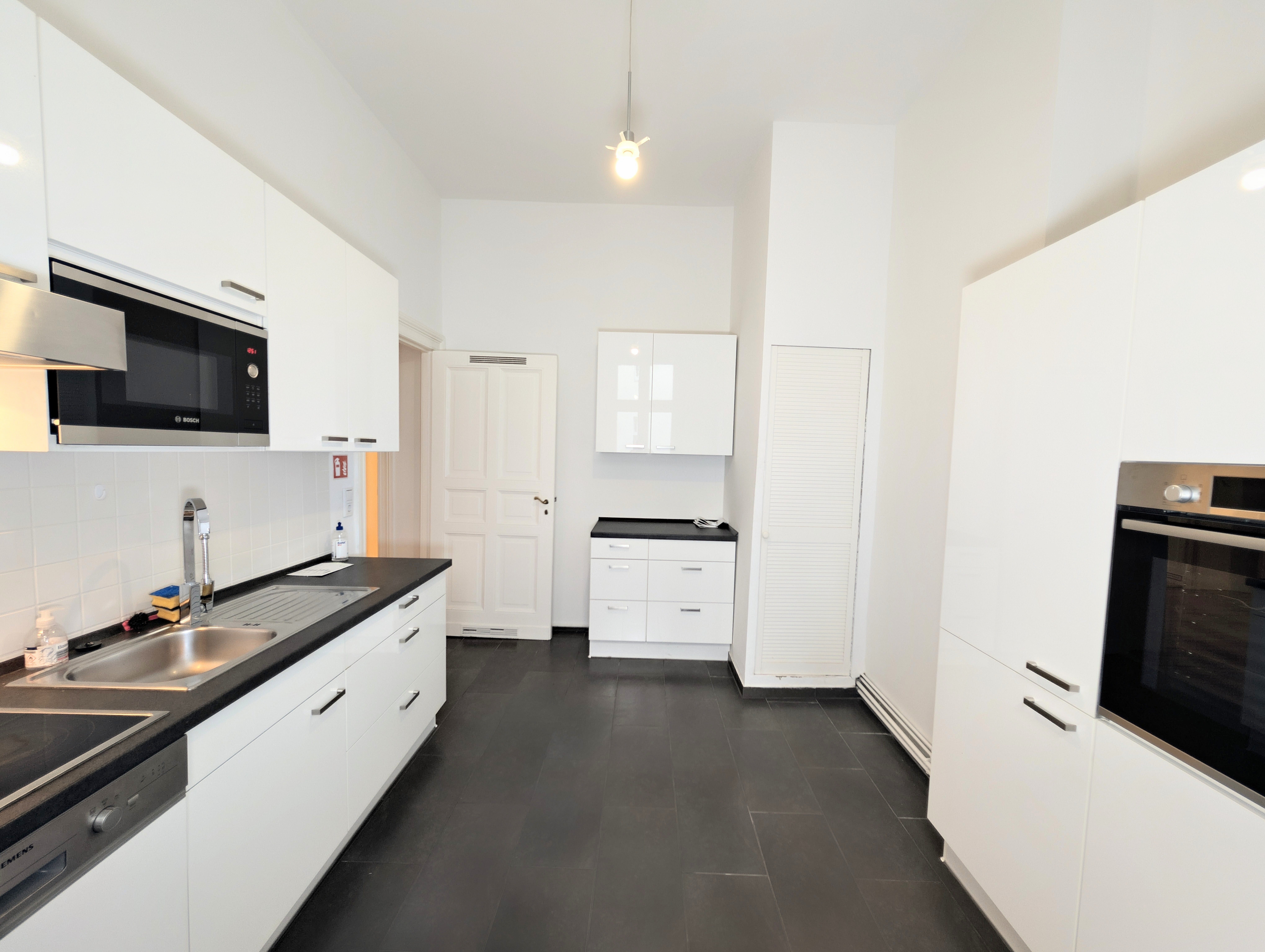 Großzügige Büro- oder Praxisfläche nahe Ku’damm – 169 m² mit Aufzug