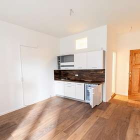 Renoviertes 1-Zimmer-Studio mit Einbauküche im Erdgeschoss in Berlin-Wilmersdorf