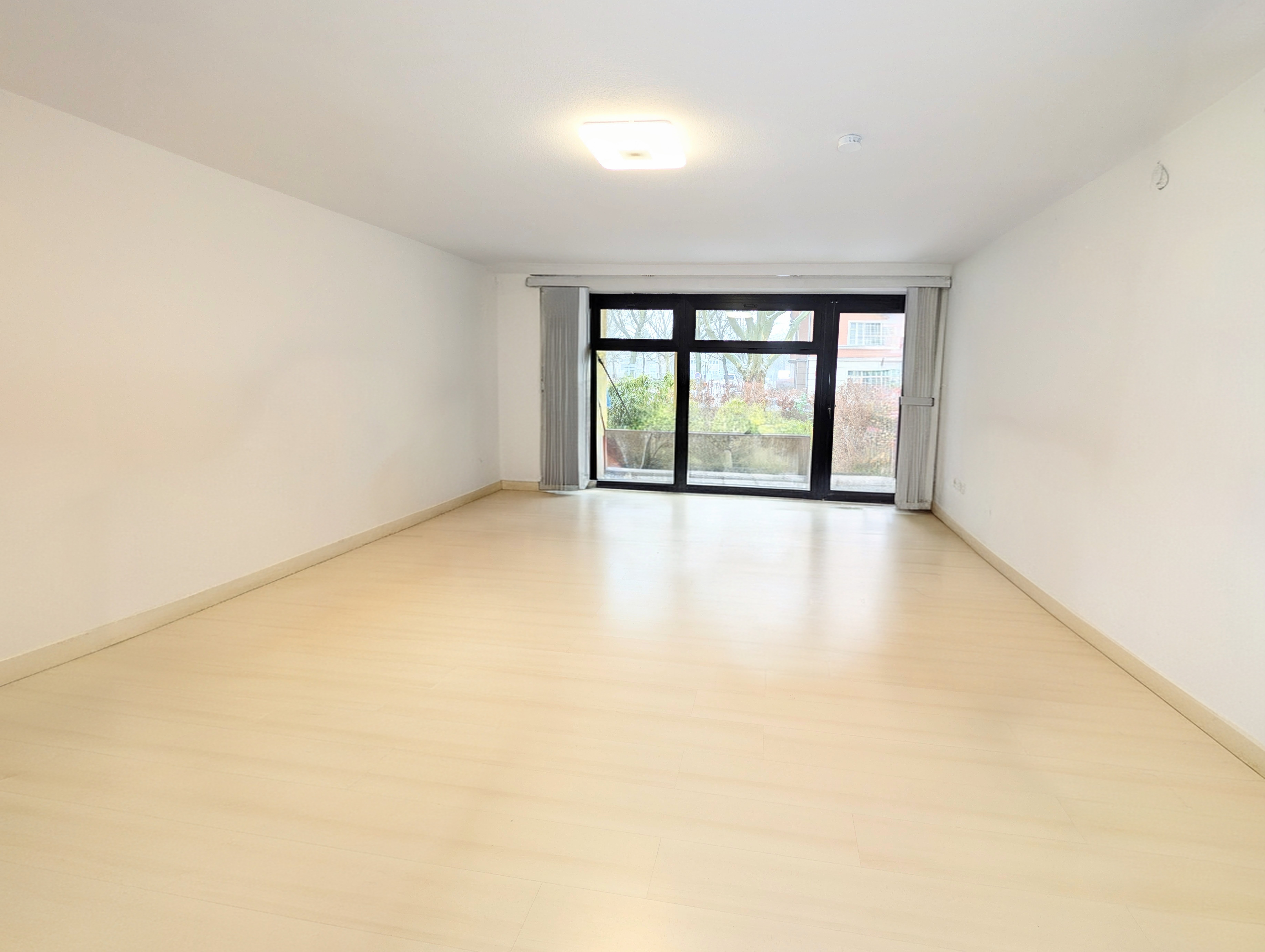 Potenzial zur Selbstfinanzierung: Studio nahe Gesundbrunnen mit Balkon, Garten & Parkmöglichkeit