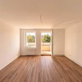 Helle 2-Zimmer-Wohnung mit Balkon und EBK in Treptow-Baumschulenweg