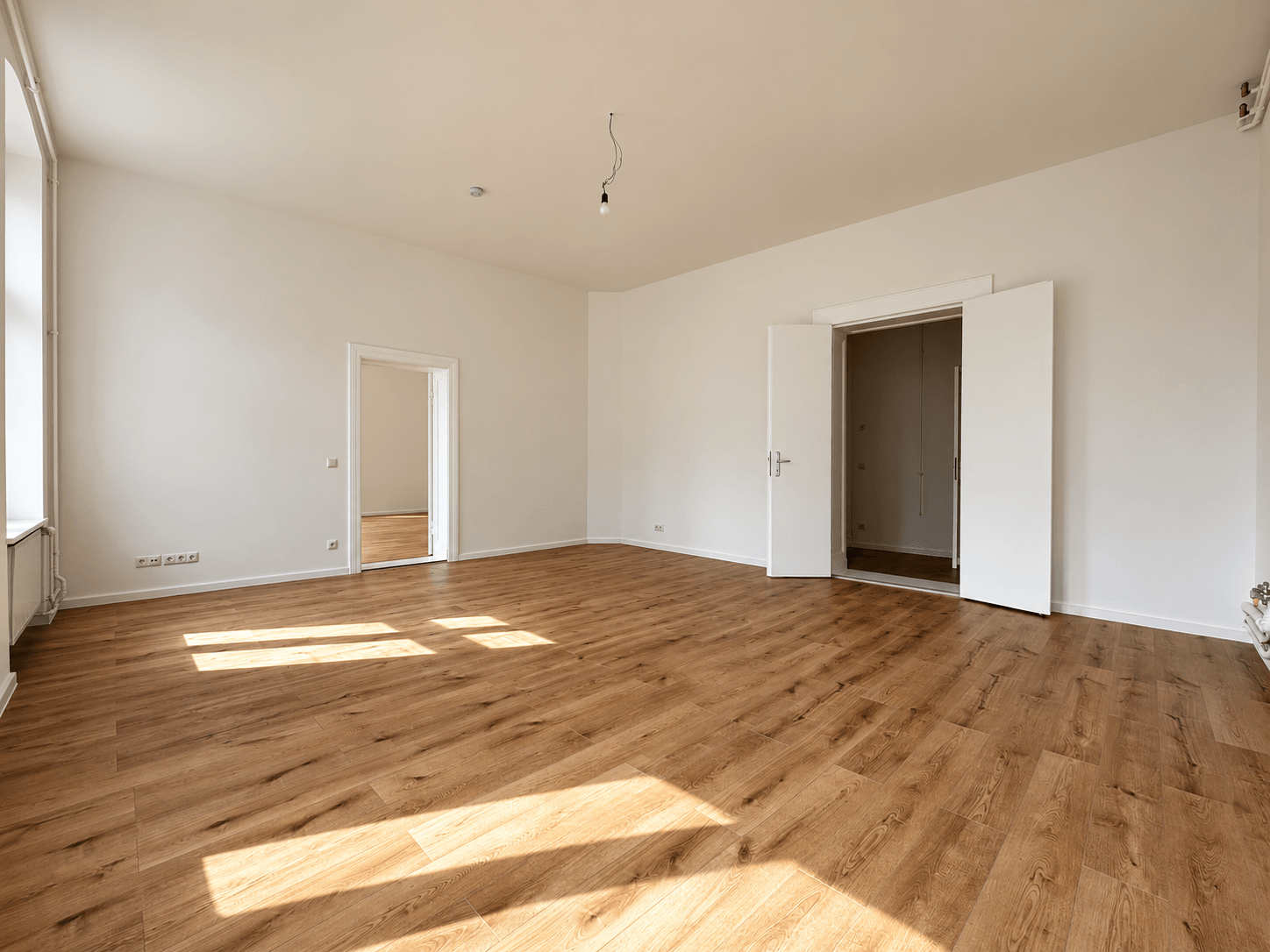 Großzügige-Zwei-Zimmer-Wohnung - H I 2.OG li.