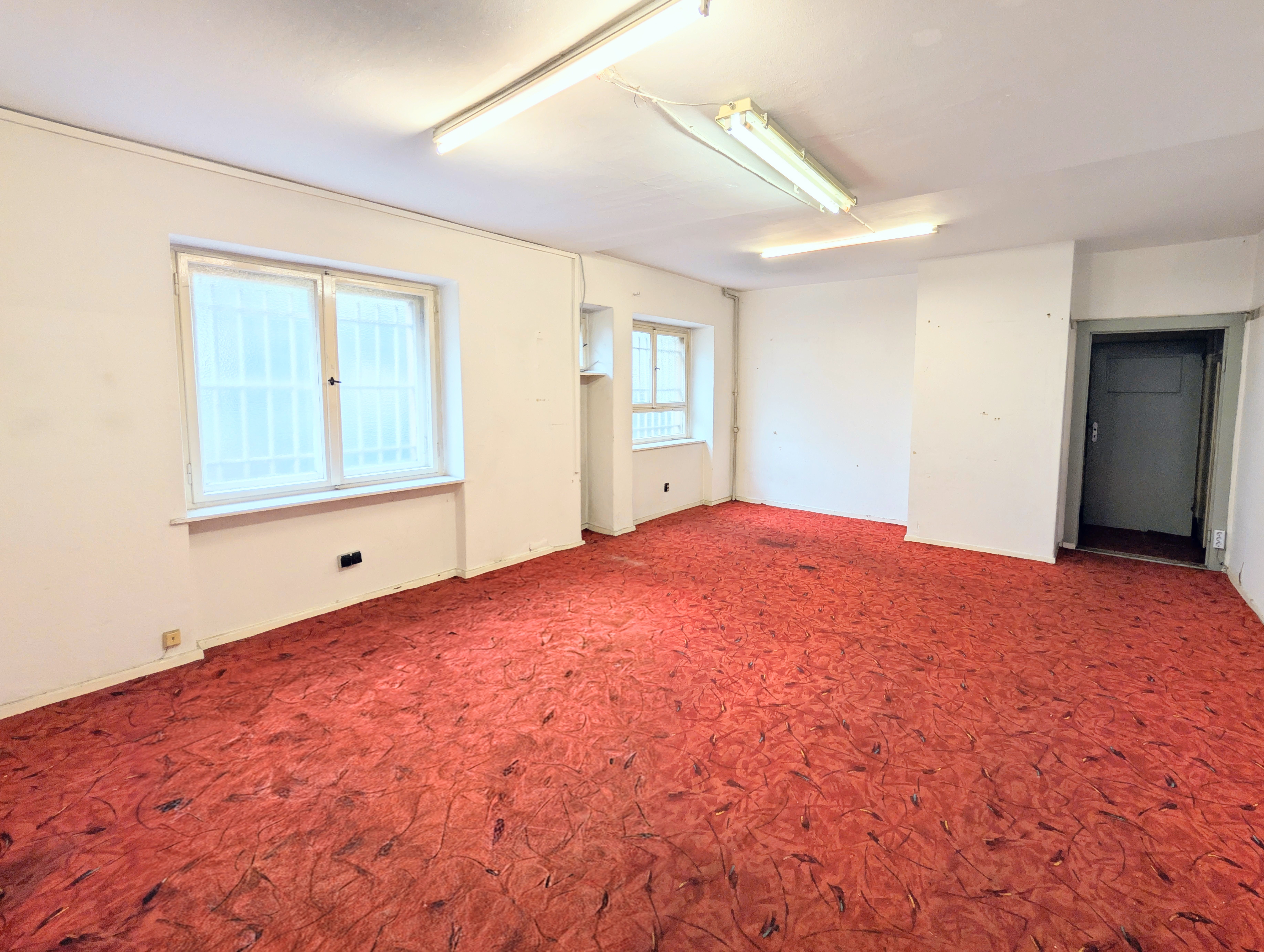 Direkt auf der Residenzstraße – provisionsfreie Ladenfläche mit ca. 20 m Front