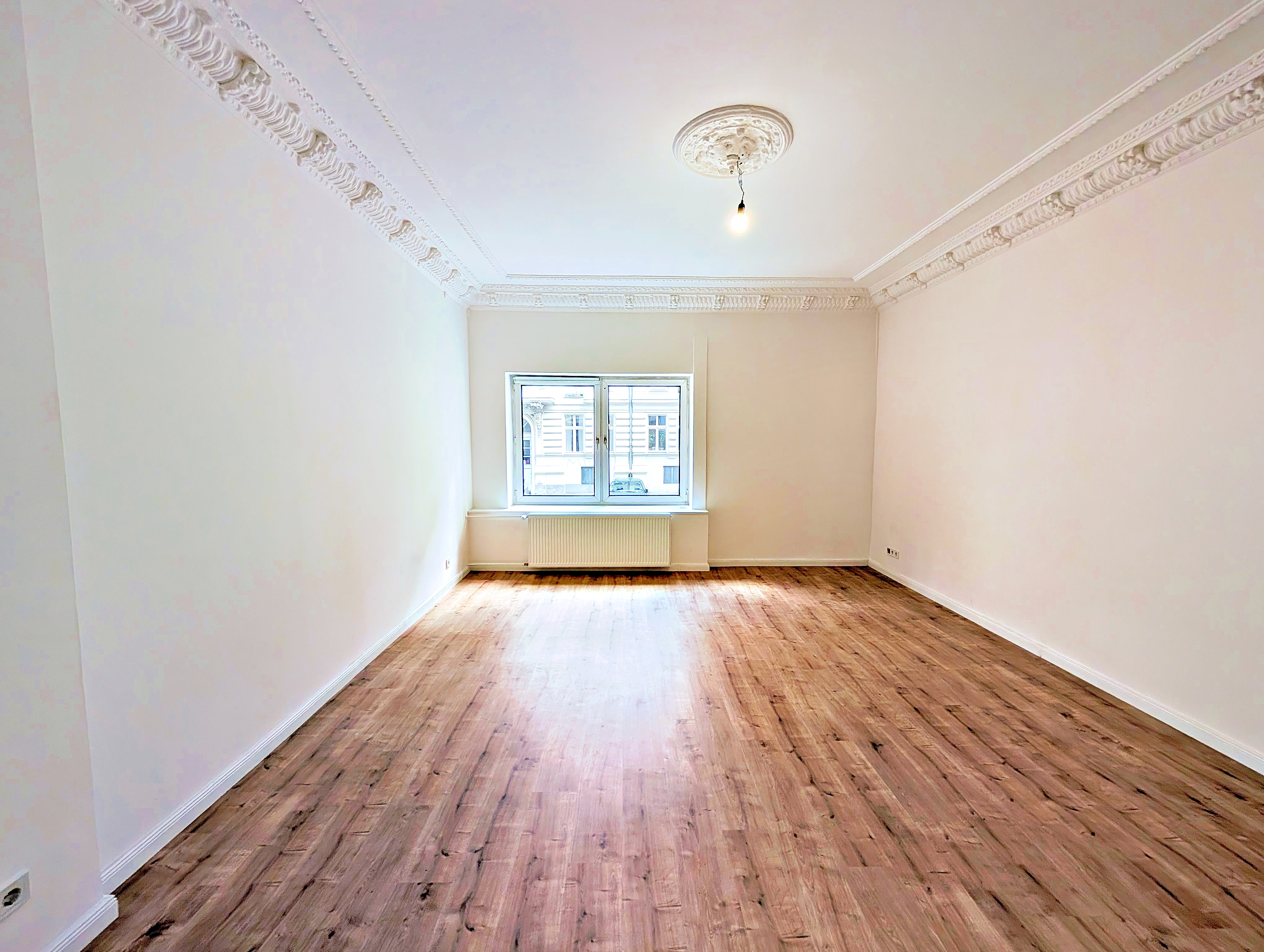Helle 2-Zimmer-Wohnung in Berlin-Moabit mit moderner Einbauküche