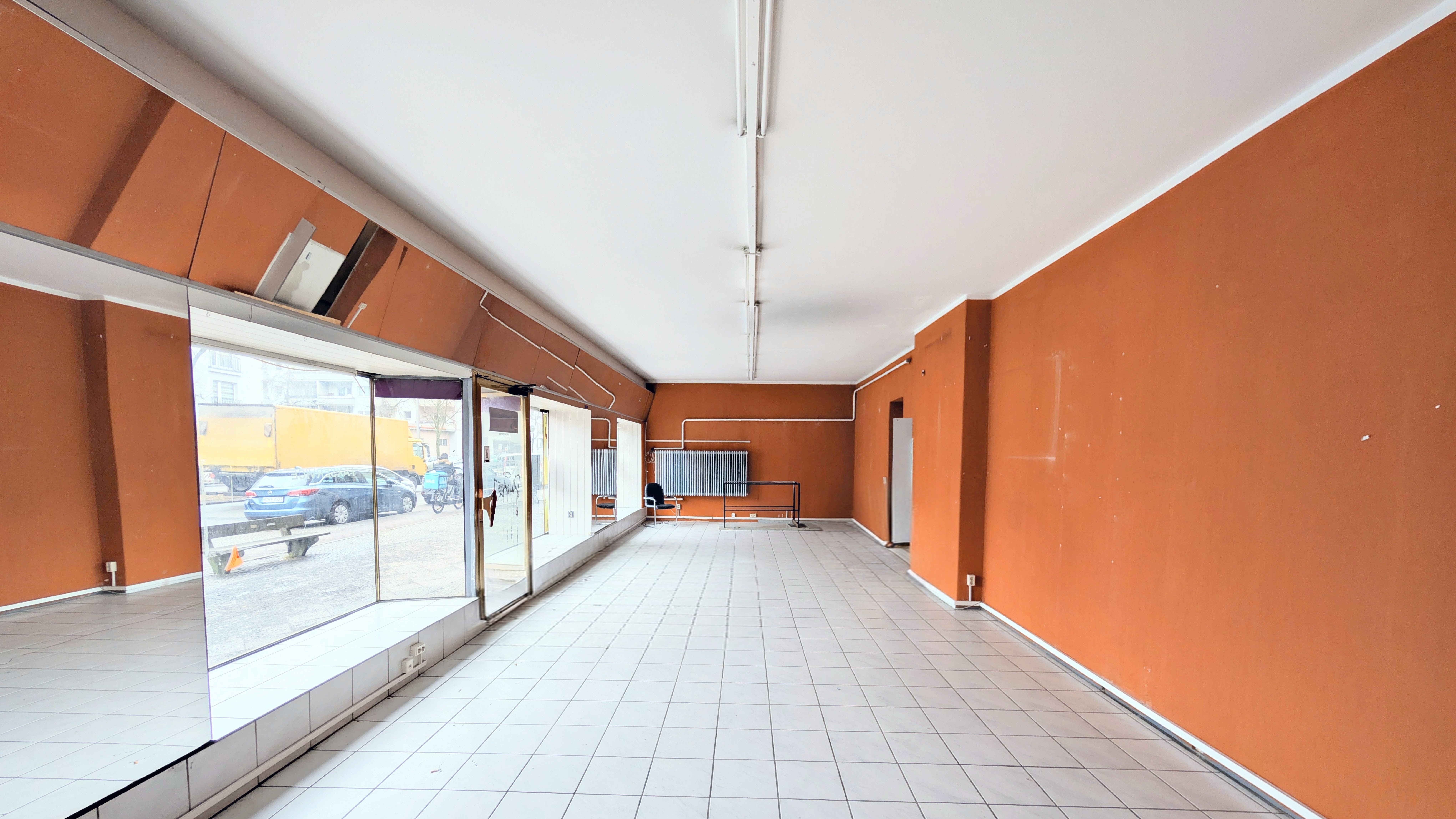 Direkt auf der Residenzstraße – provisionsfreie Ladenfläche mit ca. 20 m Front