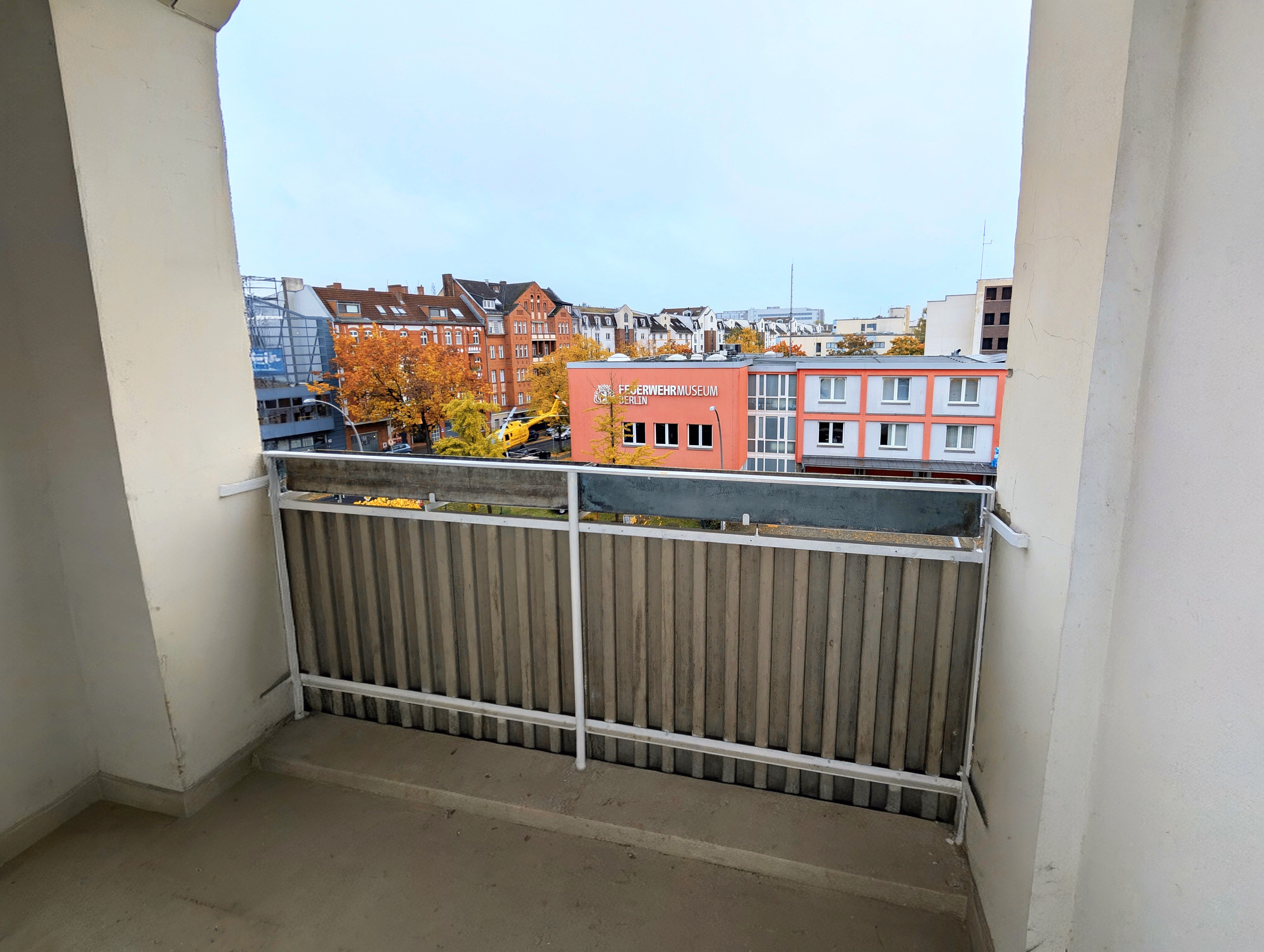 2-Zimmer-Wohnung Berlin-Tegel | Balkon | Neue Einbauküche | Top-Lage Berliner Straße