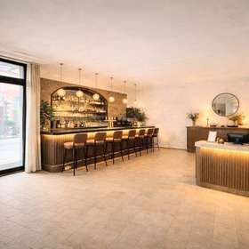 Potenzielle Gastrofläche in Moabit: 198 m² EG + 168 m² UG | 7 m Schaufenster | sofort verfügbar