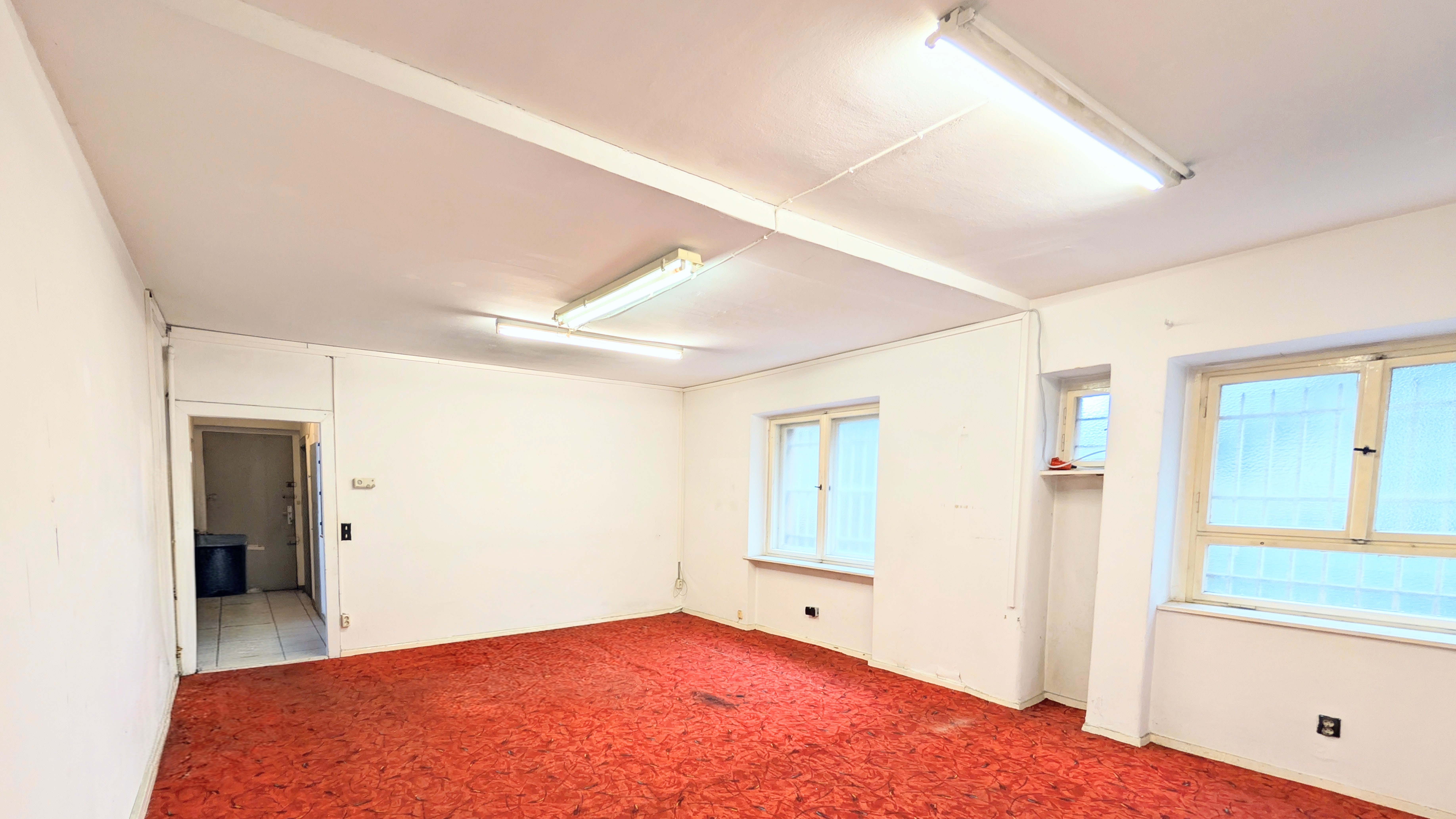 Direkt auf der Residenzstraße – provisionsfreie Ladenfläche mit ca. 20 m Front