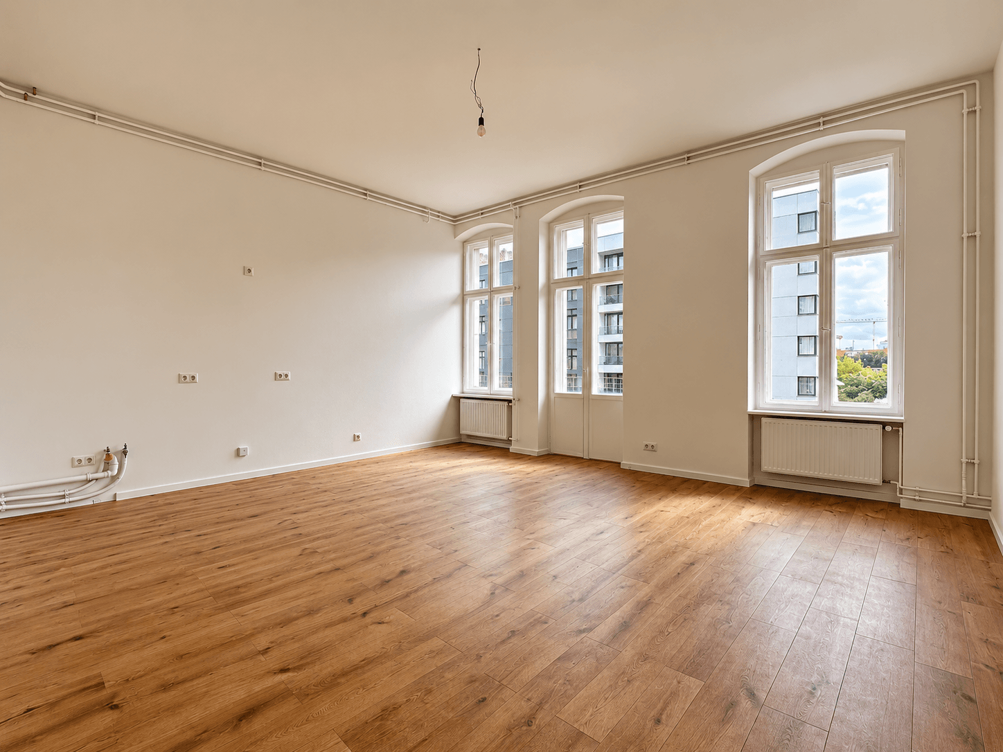 Großzügige-Zwei-Zimmer-Wohnung - H I 2.OG li.