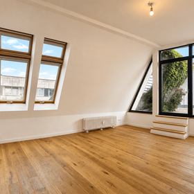 Drei-Zimmer-Dachgeschosswohnung in zentraler Lage - VH 4.OG