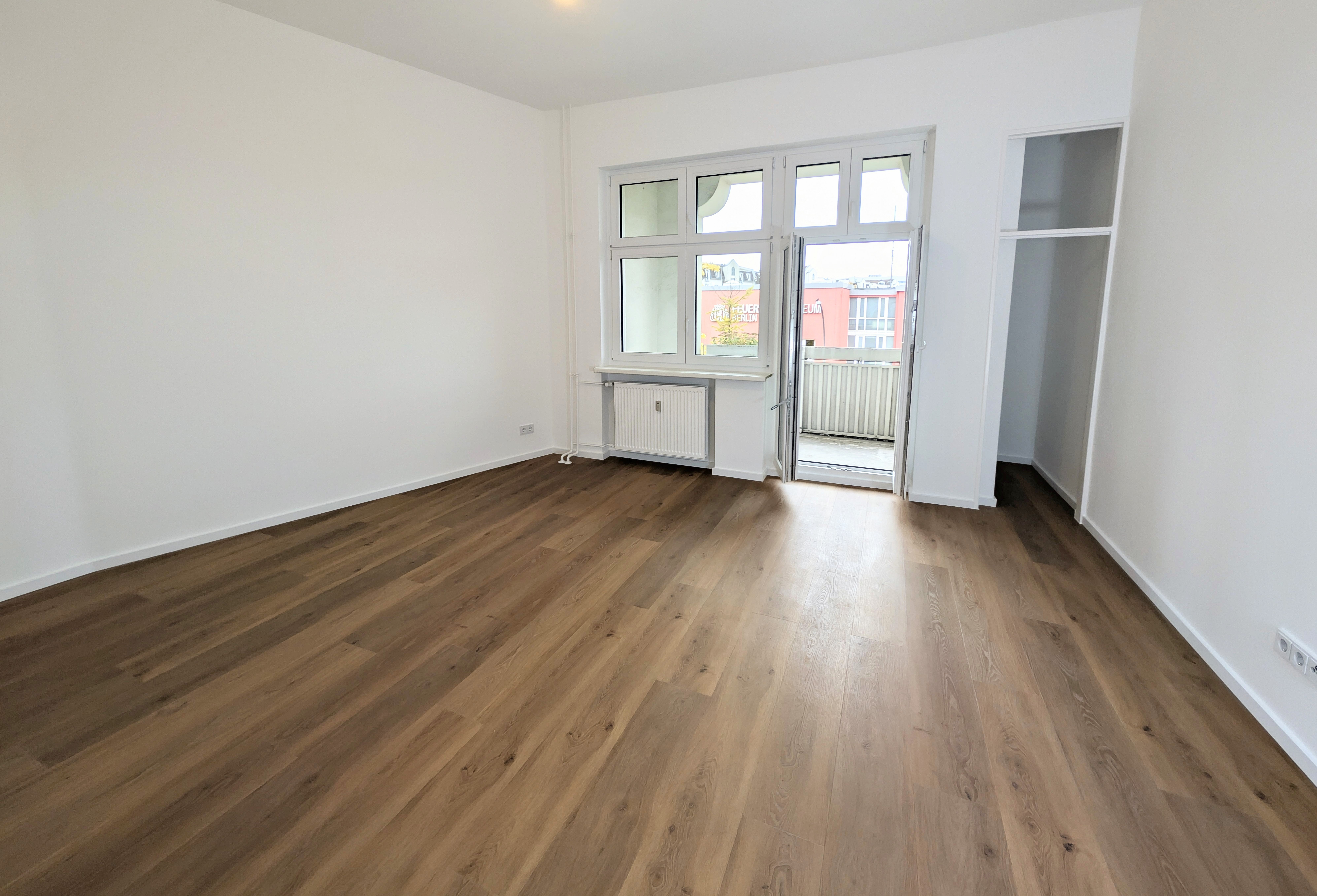 2-Zimmer-Wohnung Berlin-Tegel | Balkon | Neue Einbauküche | Top-Lage Berliner Straße