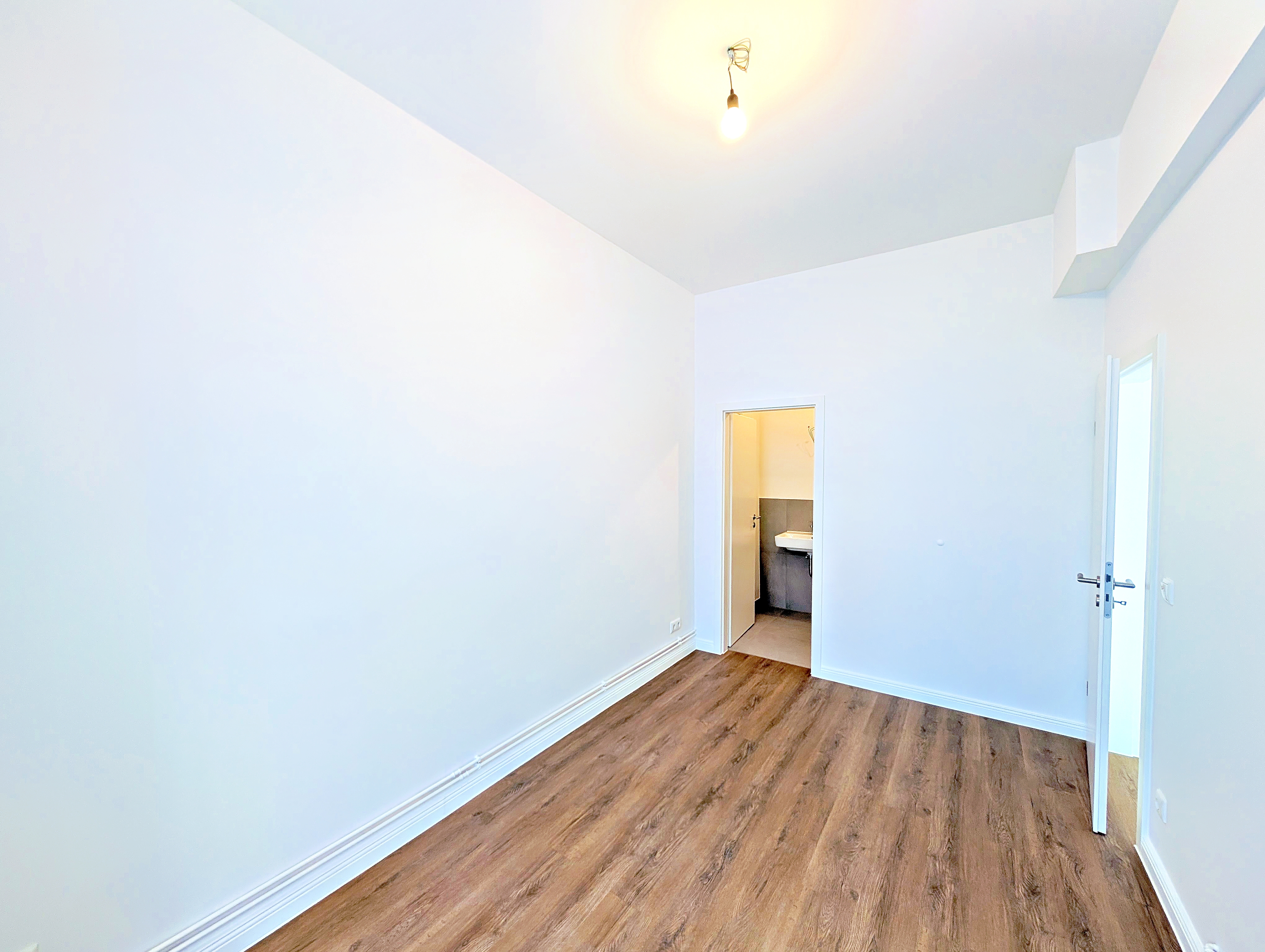 Frisch sanierte 1,5-Zimmer-Erdgeschoss Maisonette in Berlin-Moabit mit neuer Einbauküche