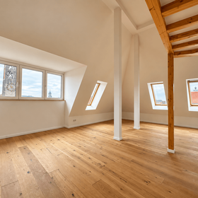 Zwei-Zimmer-Dachgeschosswohnung - VH DG li.