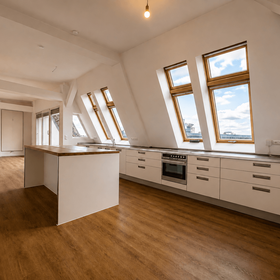 Vier-Zimmer-Dachgeschosswohnung in zentraler Lage - HH 4.OG