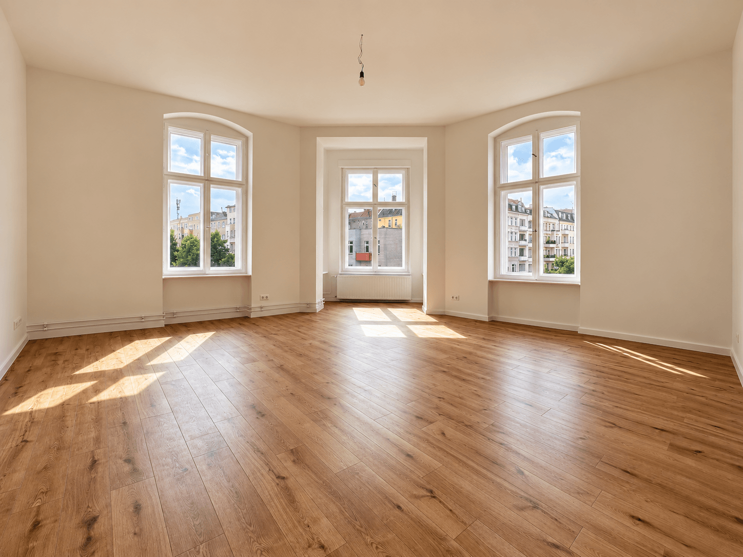 Großzügige-Zwei-Zimmer-Wohnung - H I 2.OG li.