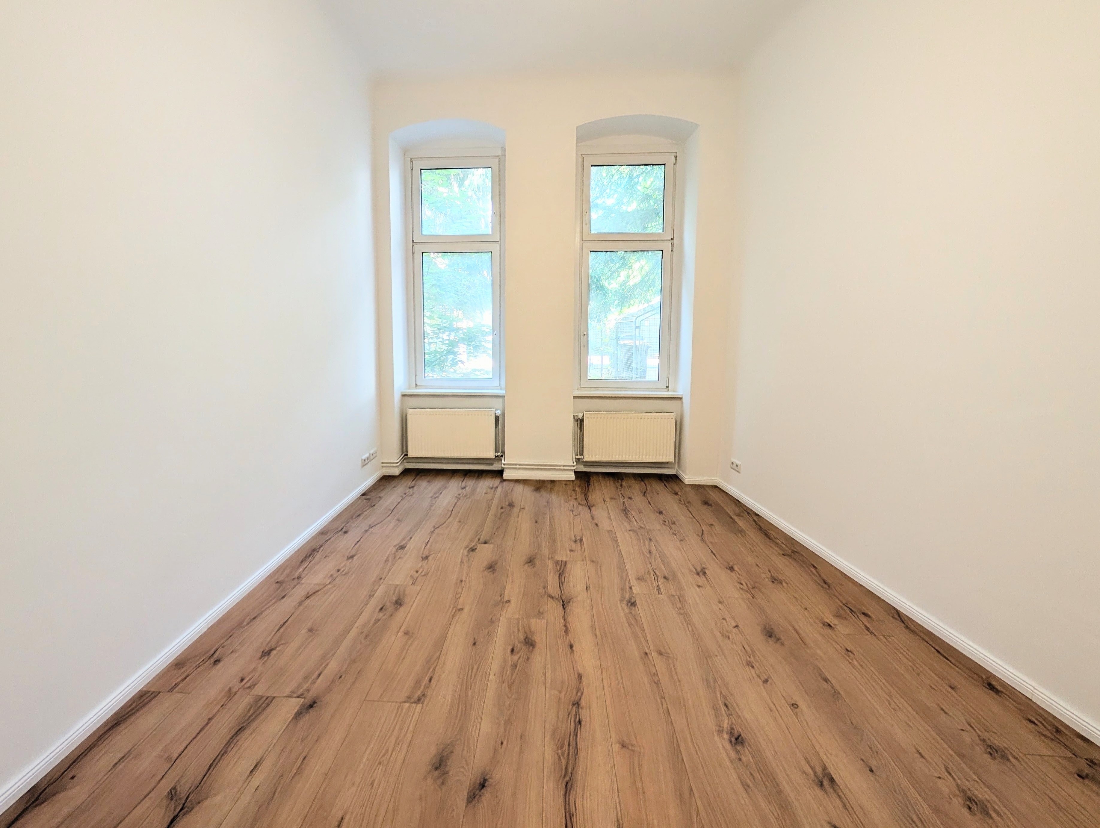 Erstbezug nach Renovierung: 2-Zimmer-Erdgeschosswohnung mit Einbauküche in Wilmersdorf