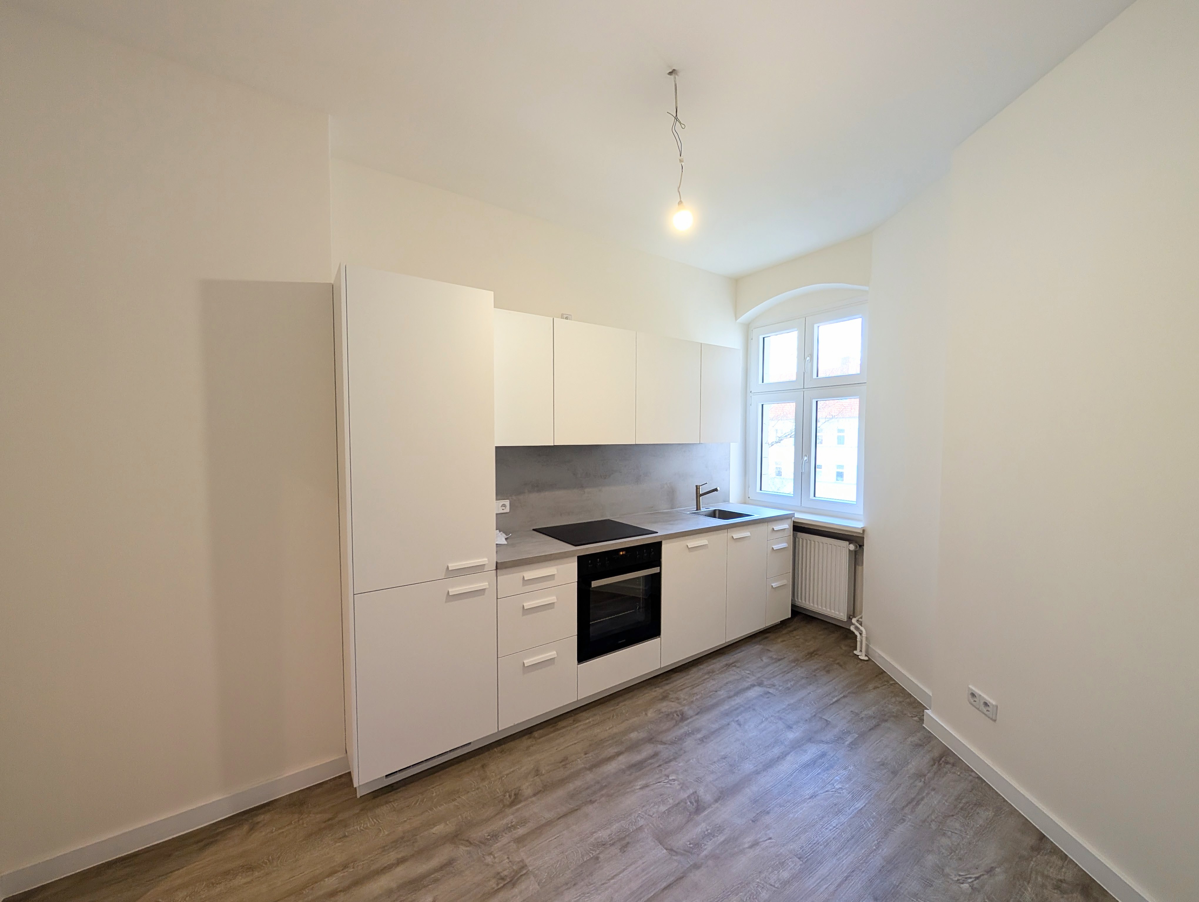 2-Zimmer-Wohnung mit Balkon, Abstellraum und Einbauküche direkt gegenüber der Hallen am Borsigturm