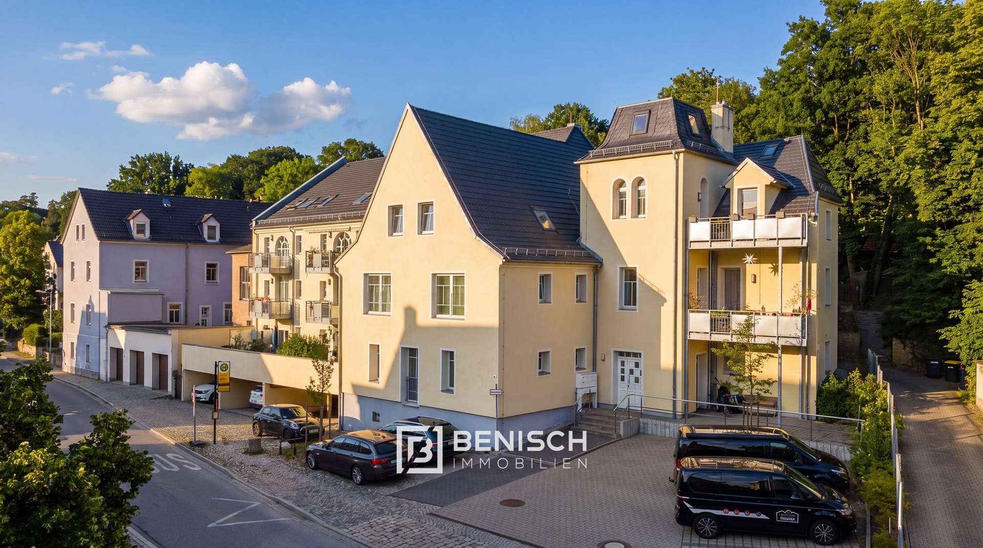 Modernes Wohnen an der Elbe: Großzügige Maisonette mit Loft, Balkon und Elbblick – Außenansicht