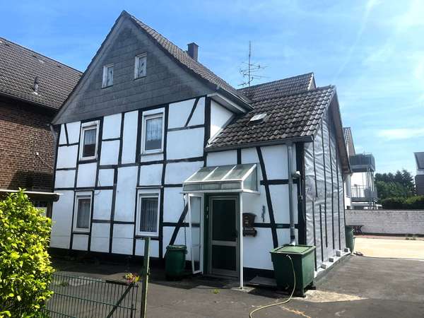 2-Parteien-Fachwerkhaus mit Bauplatz