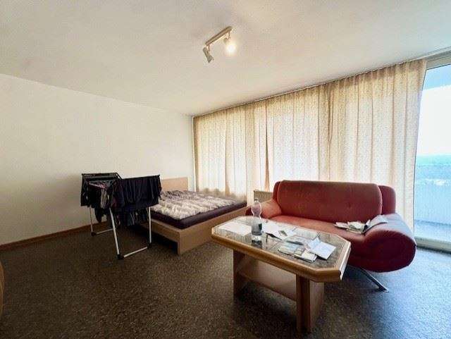 6,9% Nettorendite: Gepflegte 1-Zimmer-Wohnung mit großer Loggia & Stellplatz