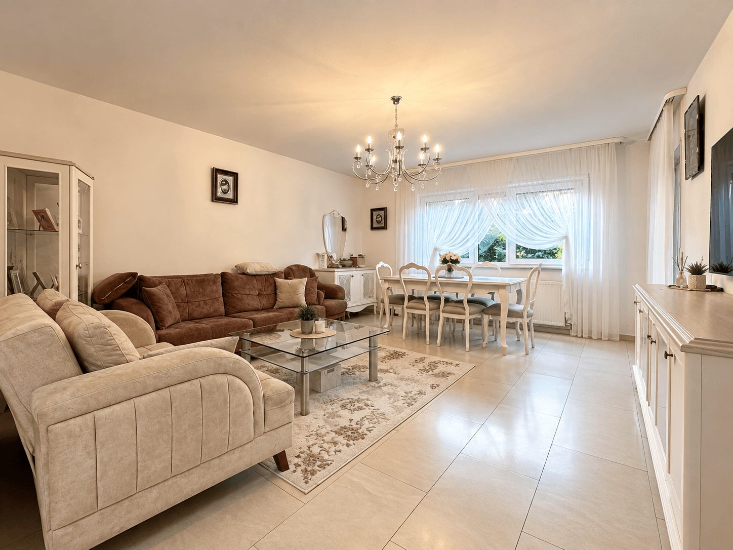Top sanierte Terrassenwohnung mit großem Garten & TG