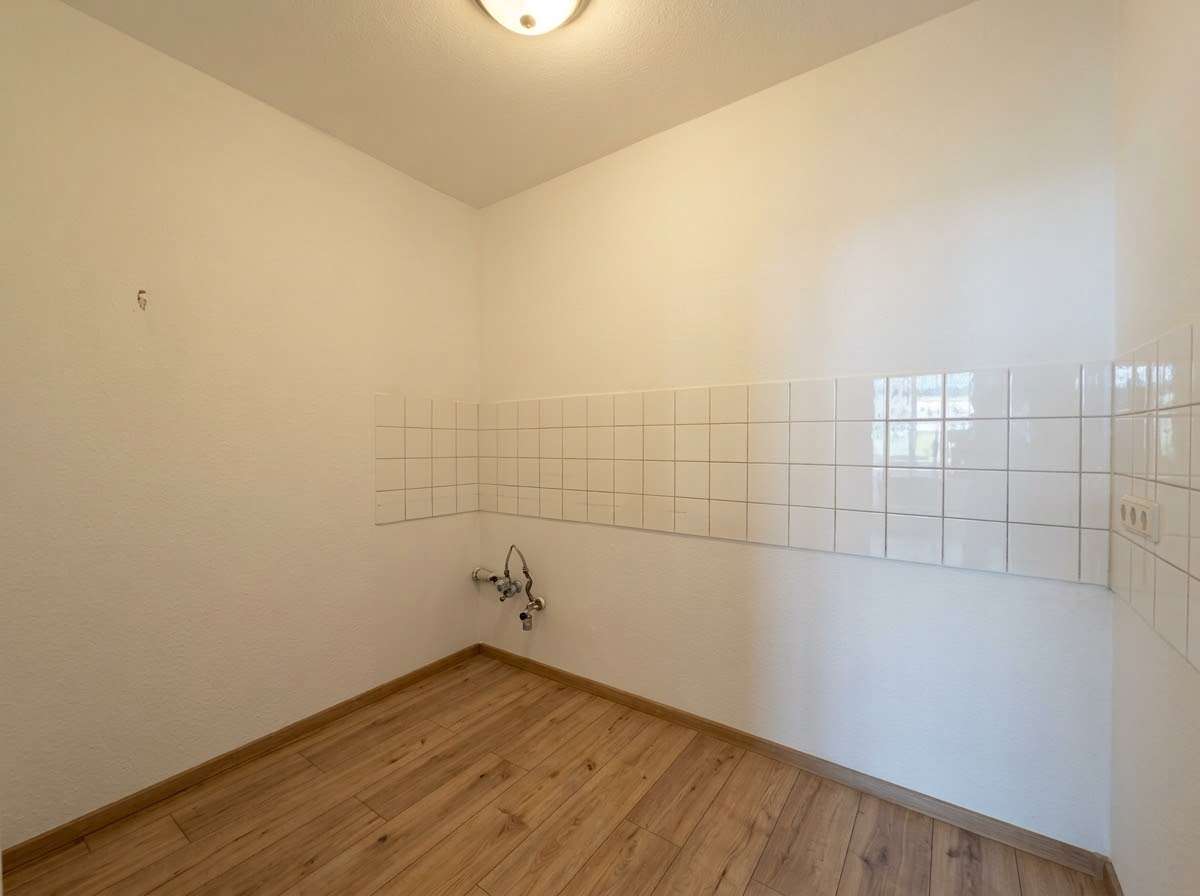 9% Nettorendite: Sanierte 2-Zimmer-Wohnung mit Balkon & Stellplatz