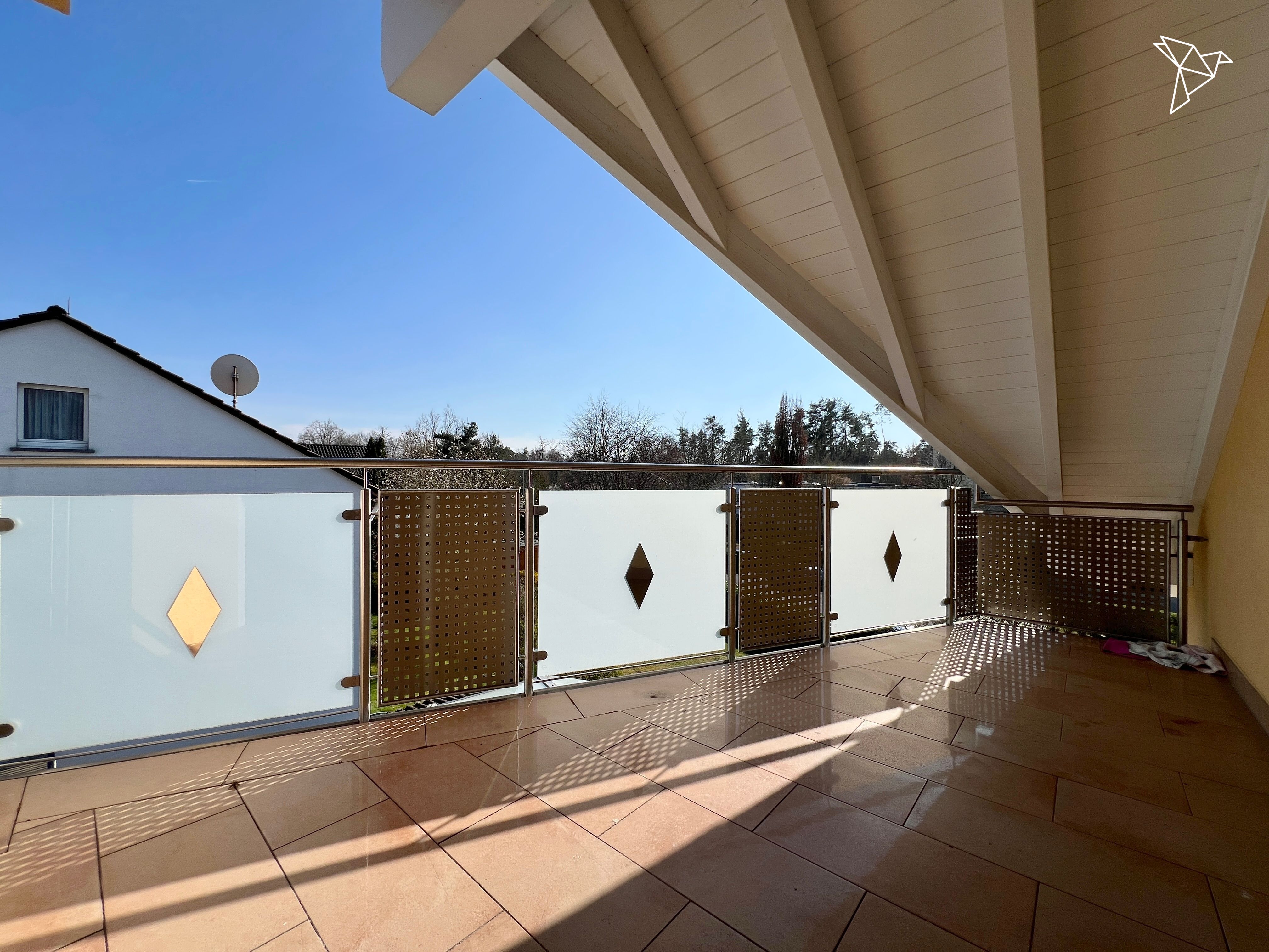 PRIVATER WELLNESSBEREICH 🌟 Exklusive Dachgeschosswohnung mit 2 Balkonen in Alzenau!