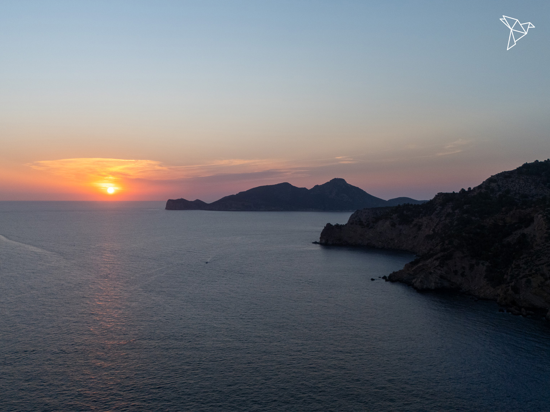 TRAUMHAFTER AUSBLICK 🌊 Modernes Apartment mit Privatgarten und Pool in Port Andratx Mallorca!
