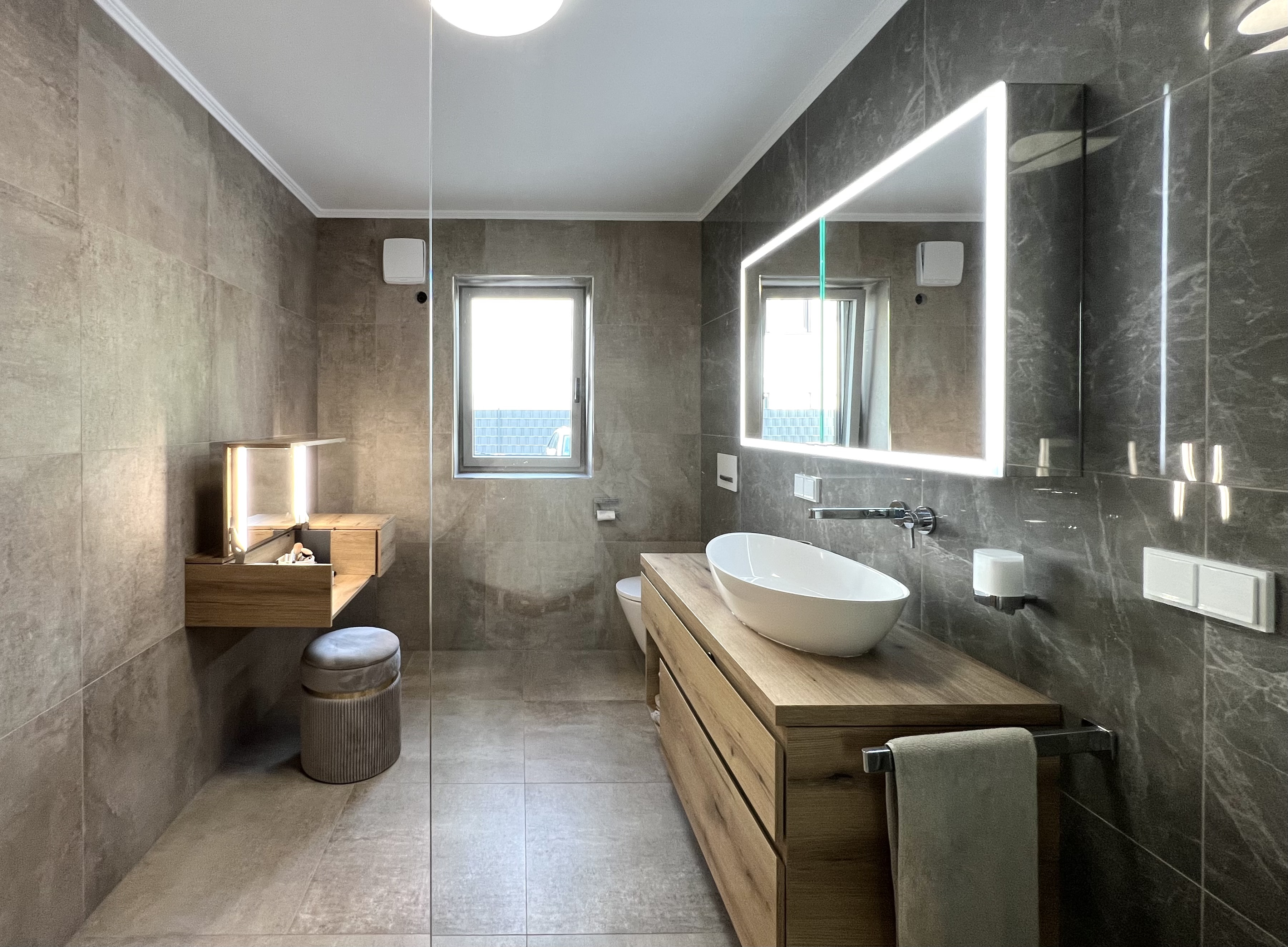 KfW55 - Sanierte Erdgeschosswohnung mit Smart-Home-System und großem Garten!