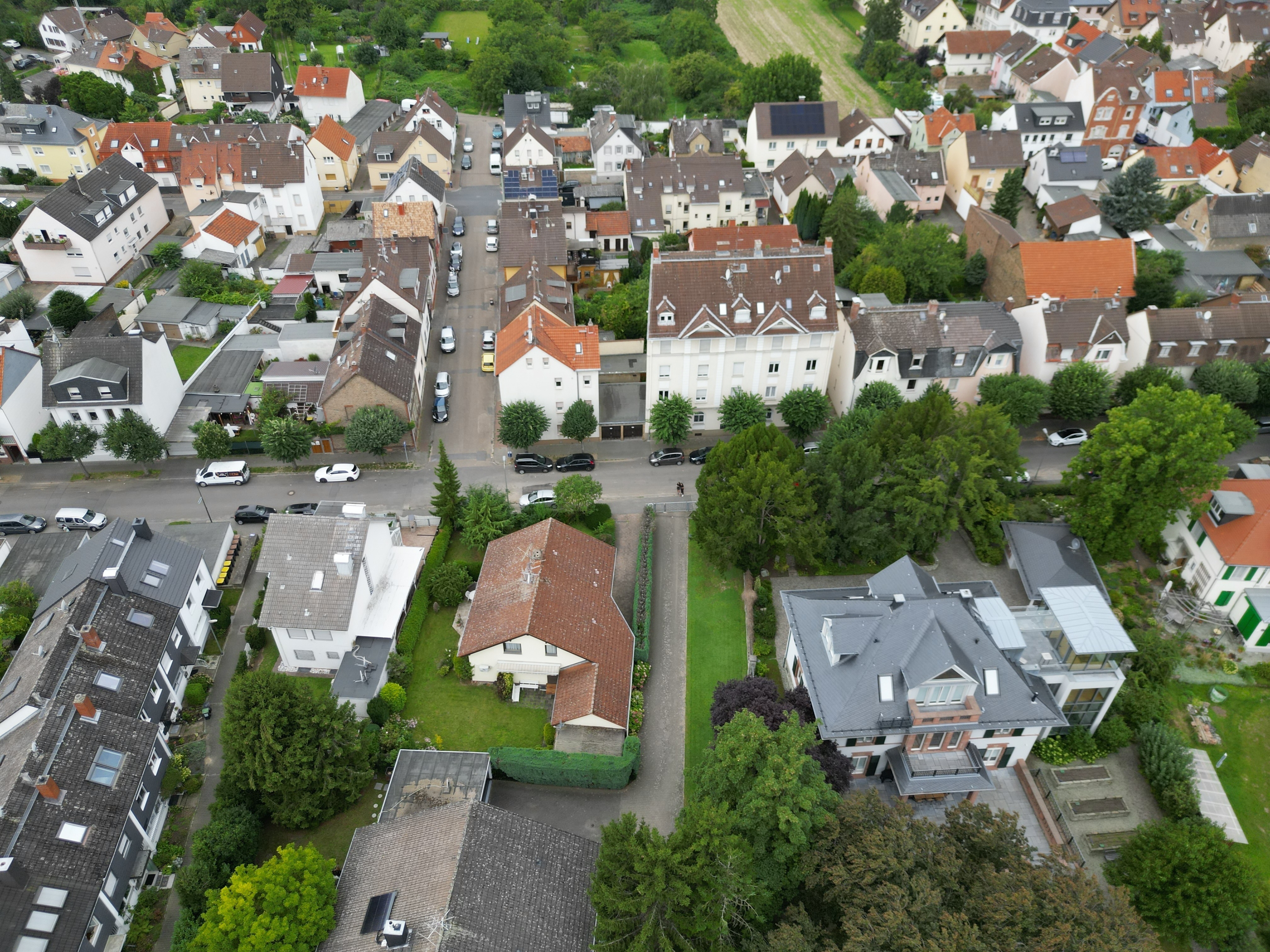 FRANKFURTER FAMILIENTRAUM - Freistehendes Einfamilienhaus mit großem Garten in ruhiger Lage!