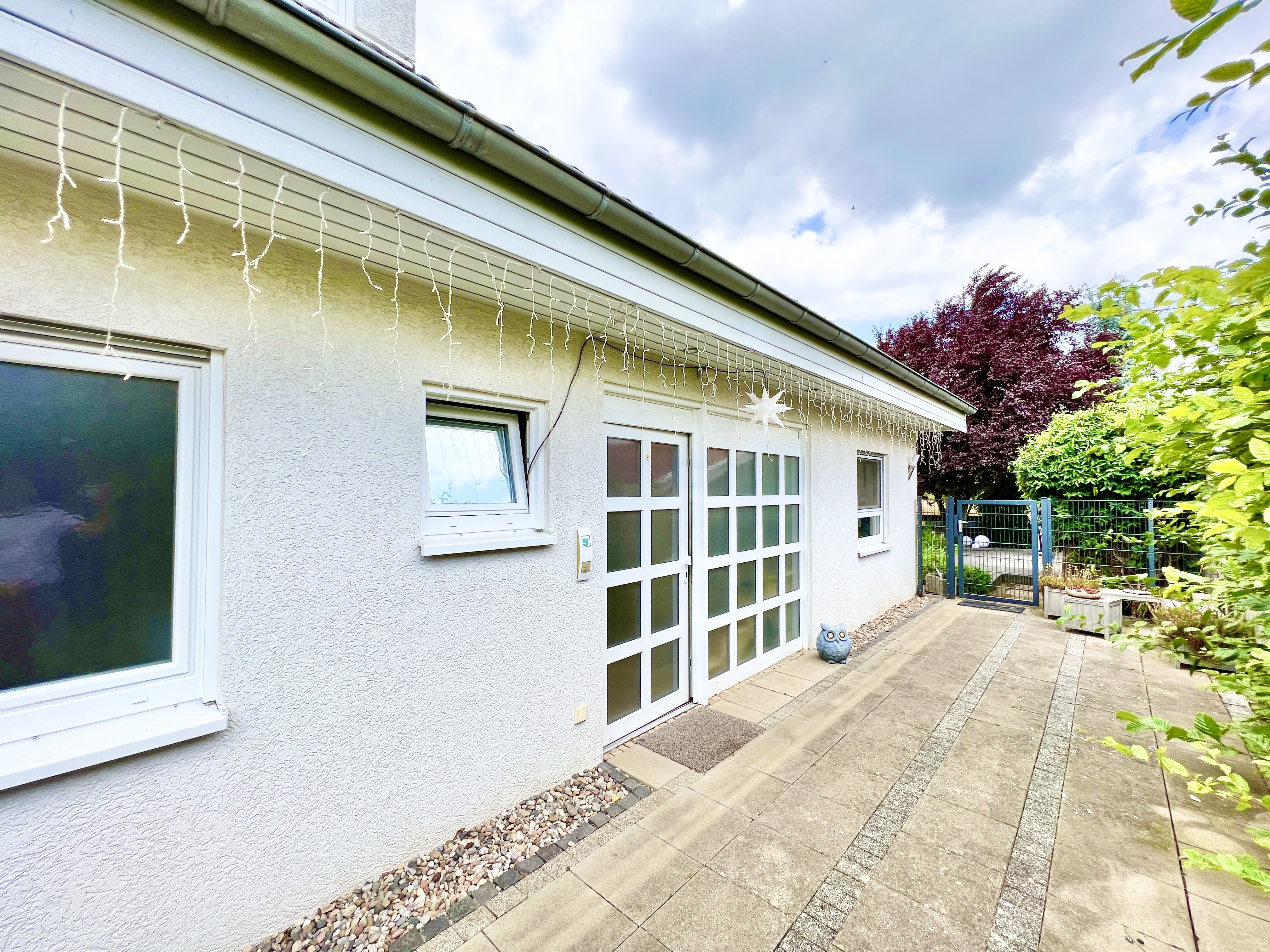 AM RANDE DER FELDER - Barrierefreies Traumhaus am Feldrand mit eigenem Koi-Teich!