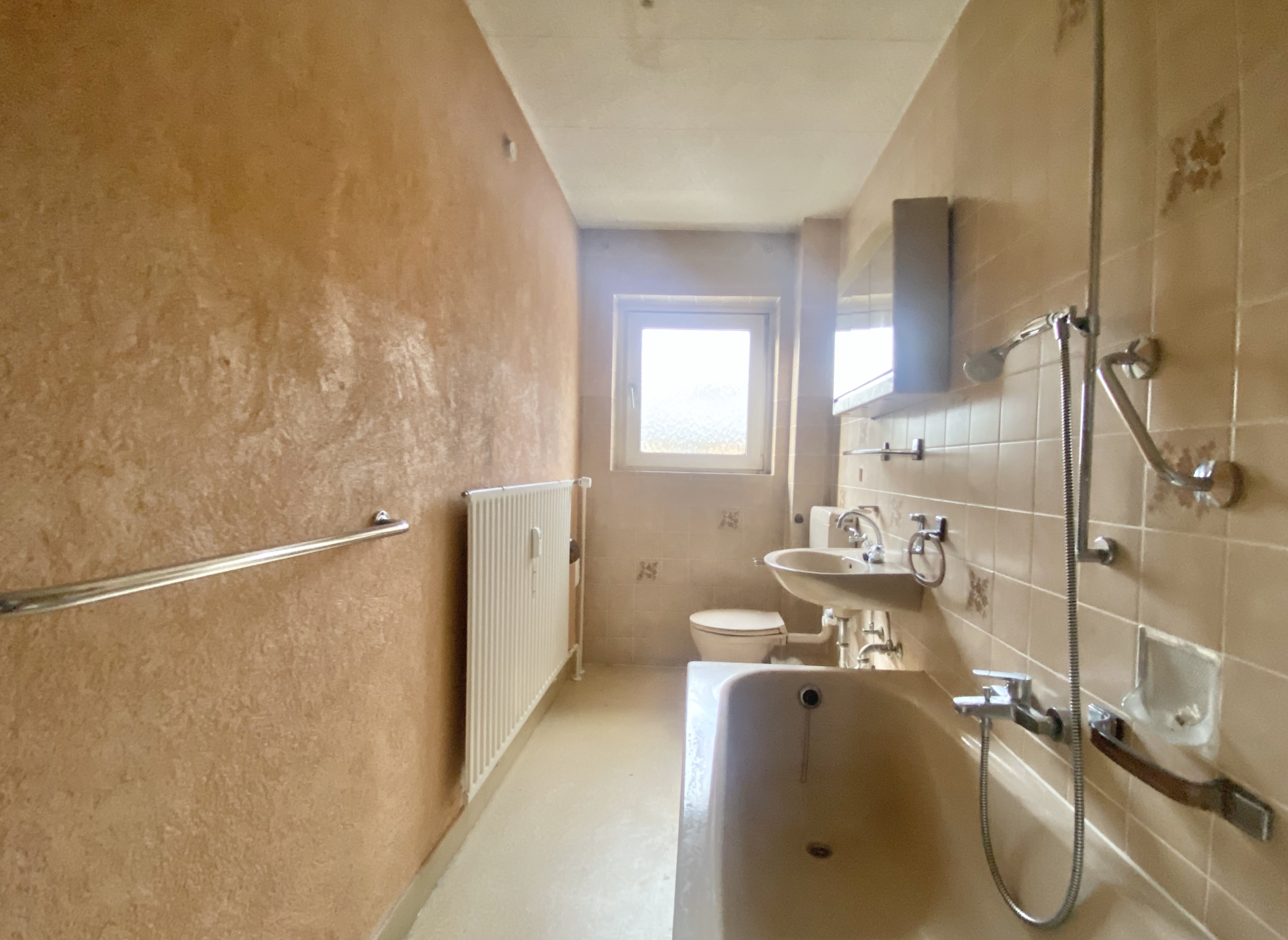 FEINSCHLIFF 🛠️ Helle 3-Zimmer-Wohnung mit Balkon in Nieder-Eschbach!